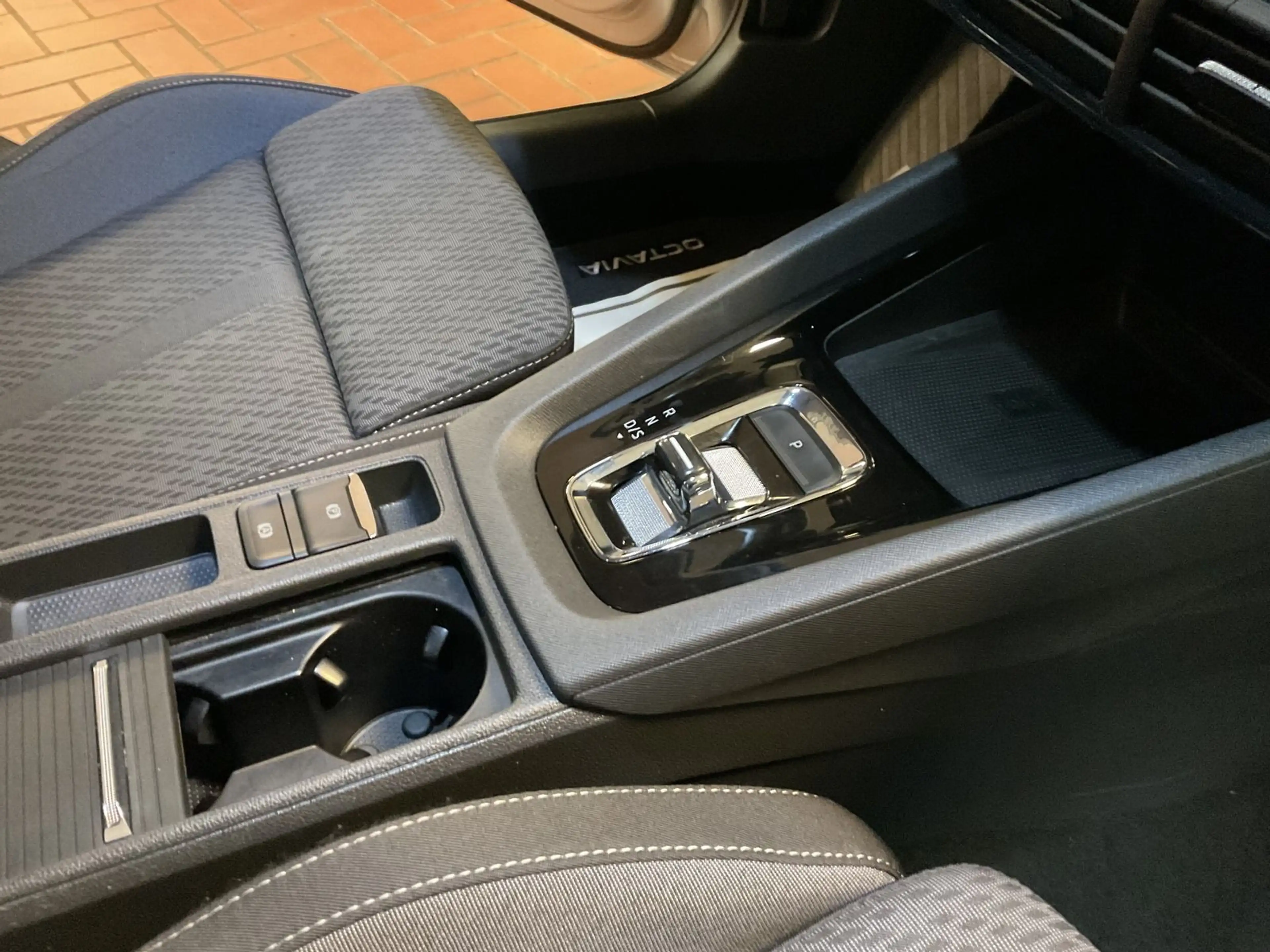Skoda Octavia Combi 2.0 TDI LED,PDC,Navi — photo 17