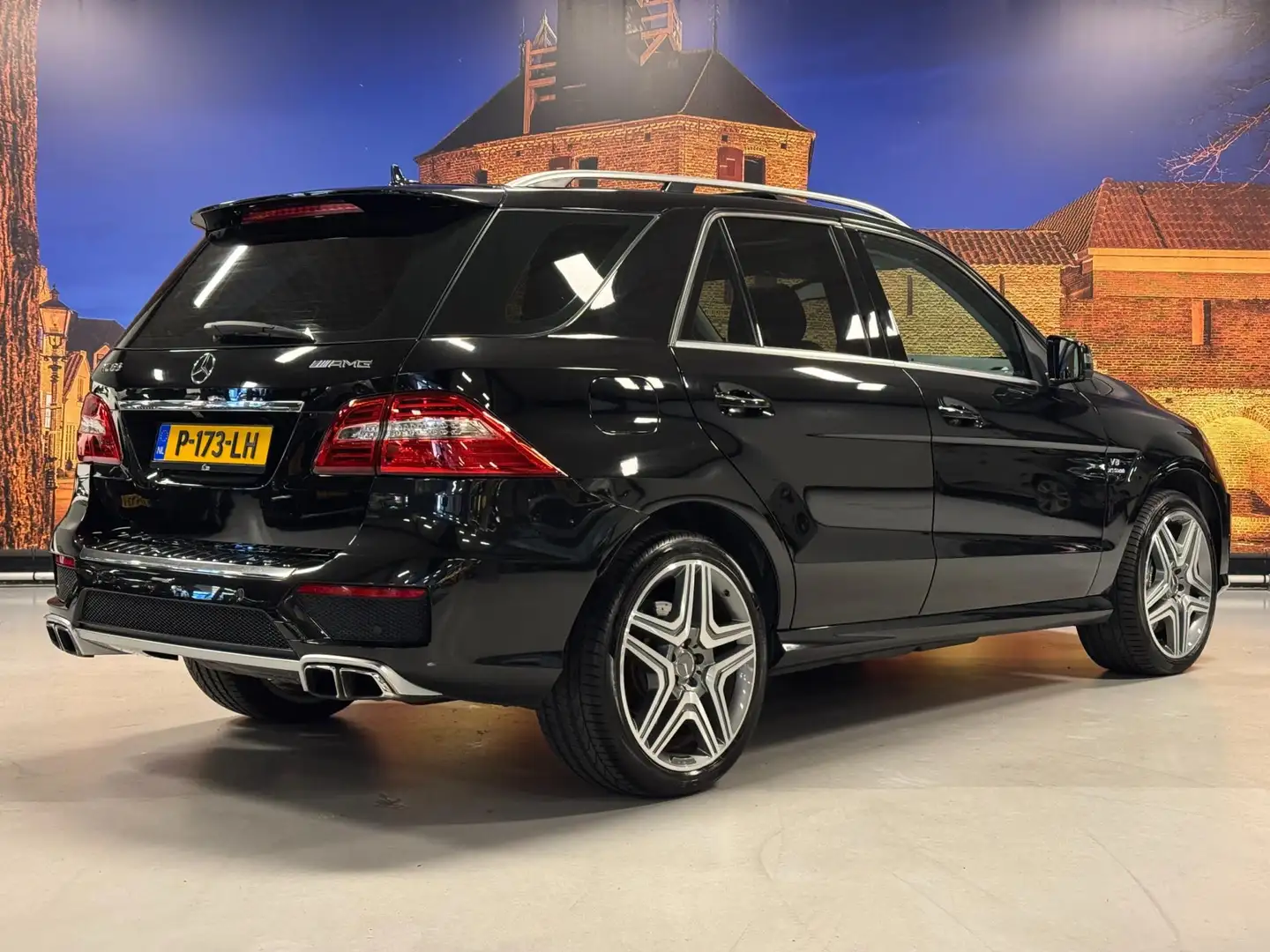 Mercedes-Benz ML 63 AMG M-klasse Aut Panodak Harman-Kardon Camera Zwart - 2