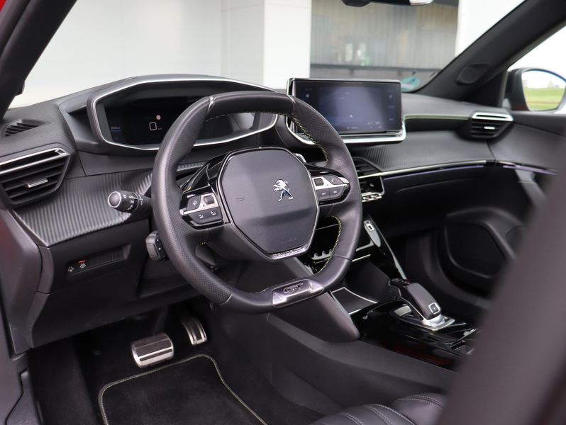 Peugeot 2008 1.2 PureTech GT 156pk | Pano-dak | Leder | Massage — photo 6