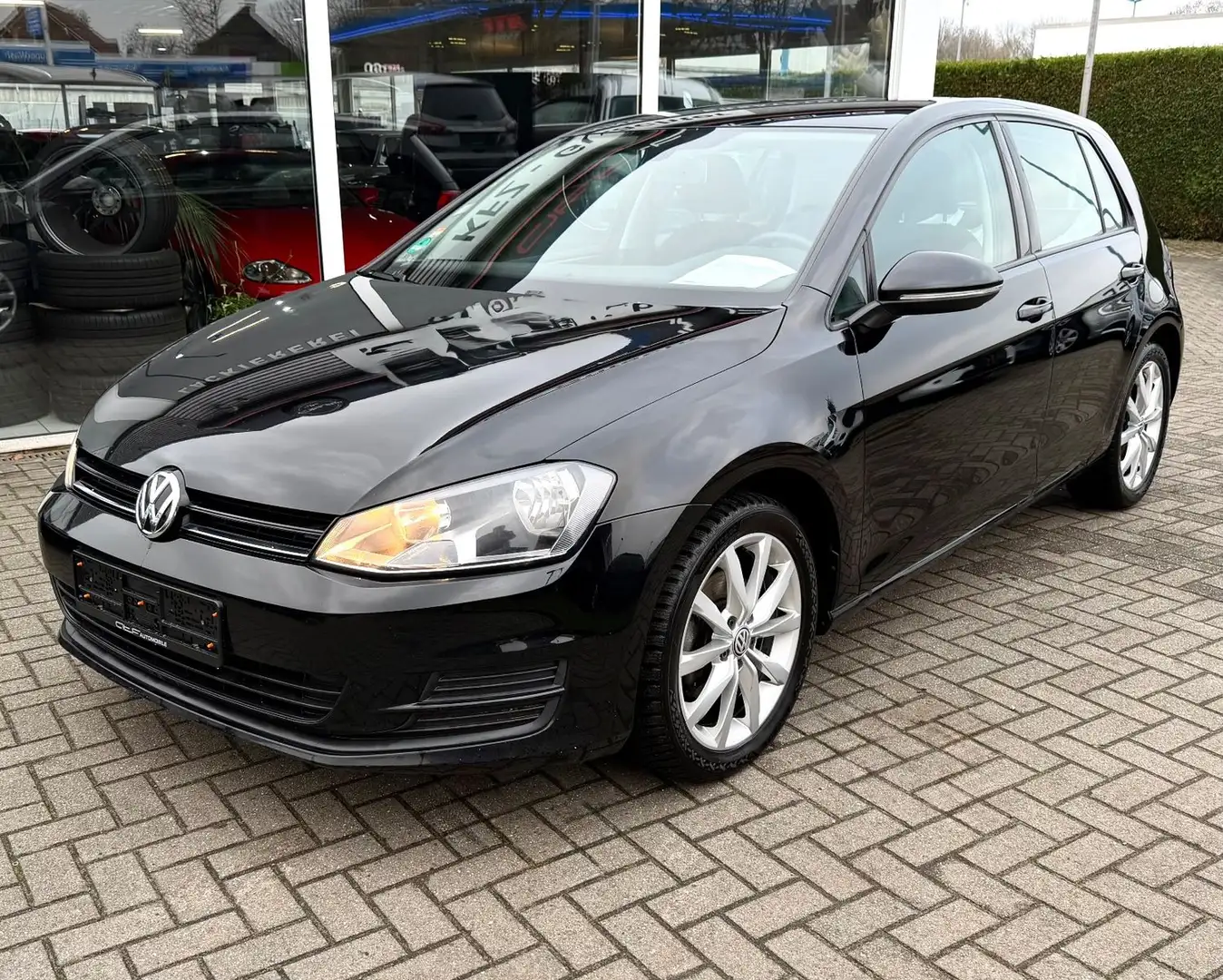 Volkswagen Golf VII Lim. Trendline BMT Schwarz - 1