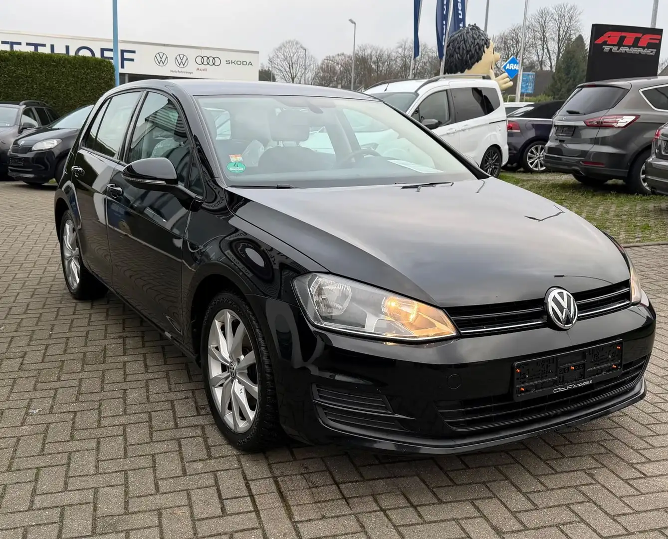 Volkswagen Golf VII Lim. Trendline BMT Schwarz - 2