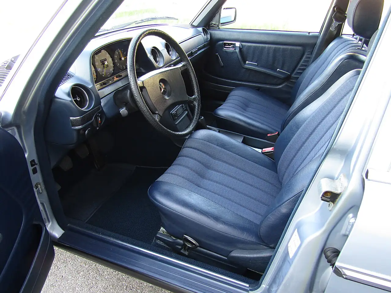 Mercedes-Benz 200 W123, foto 7