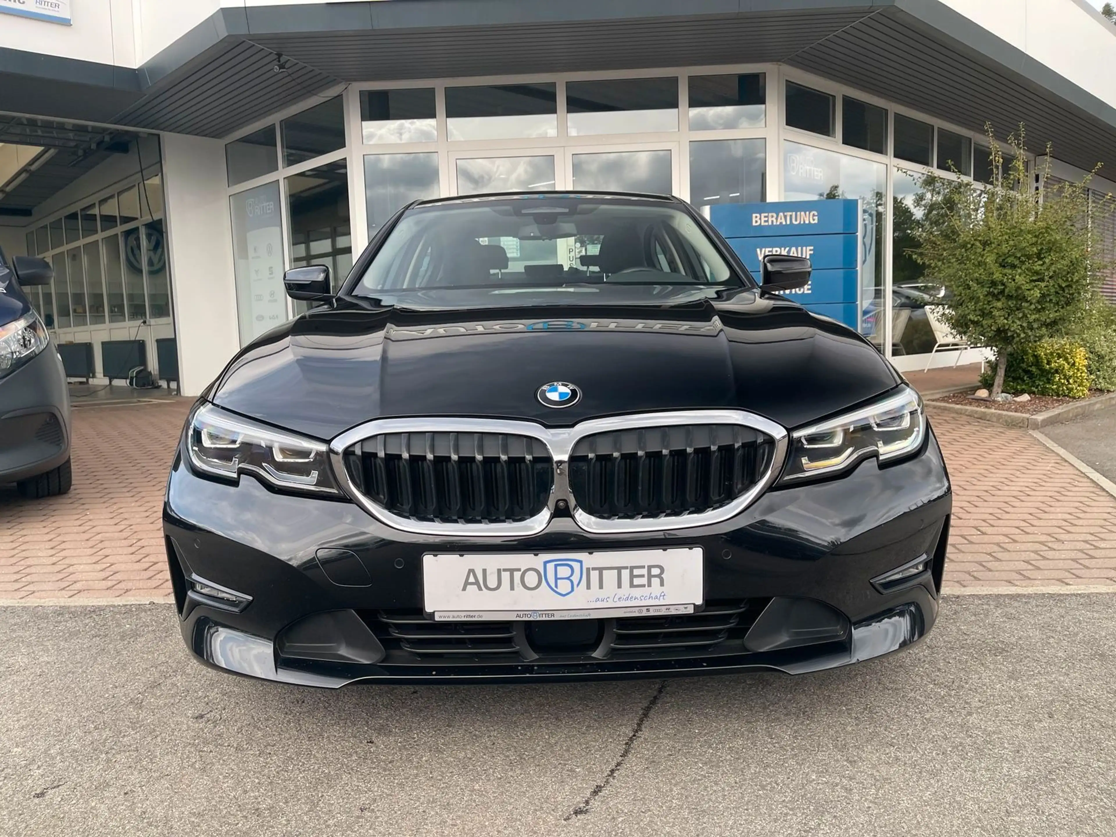 BMW 330 d xDrive Limo Navi+Schiebedach+Sportsitze... — photo 2