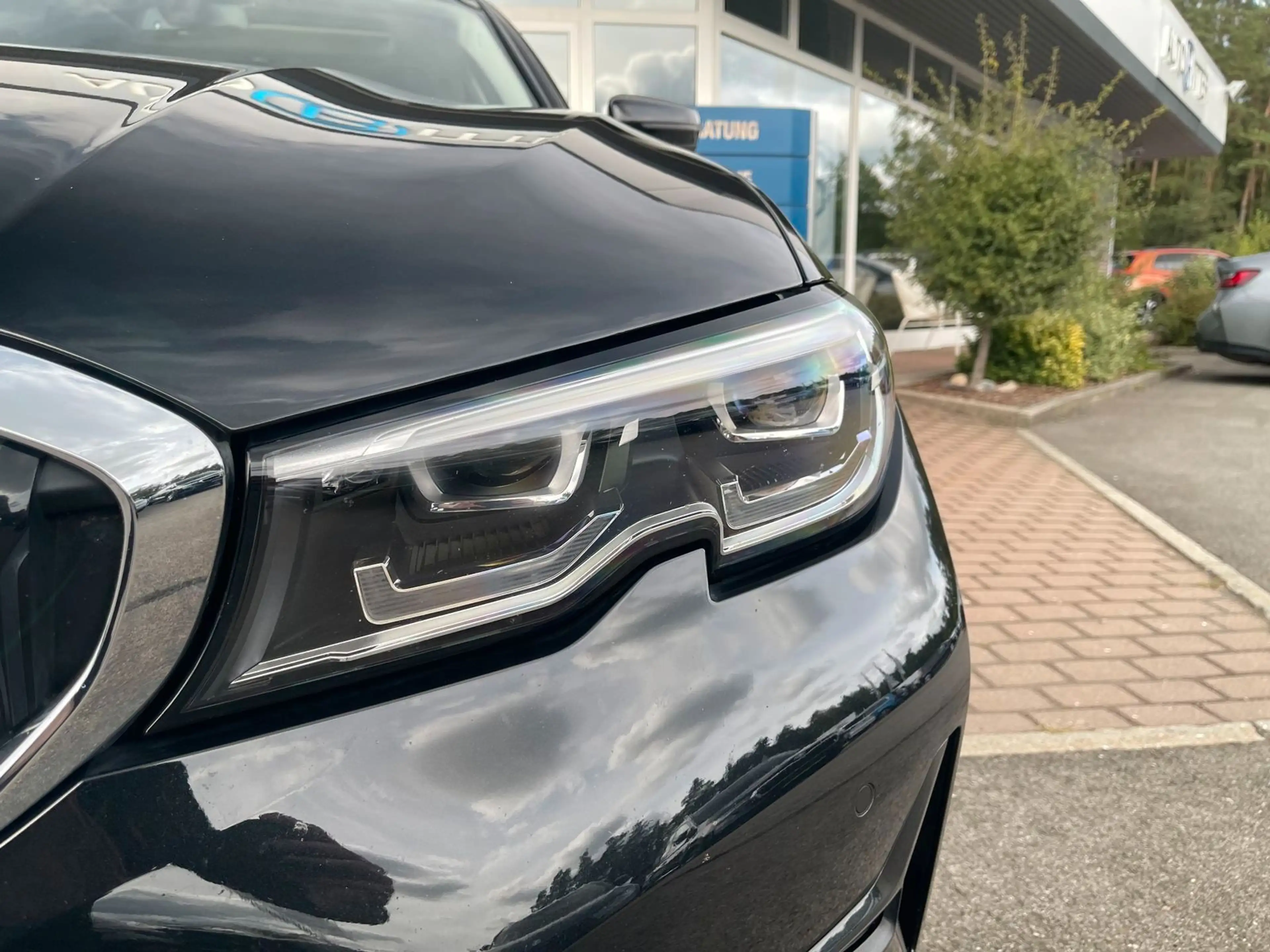 BMW 330 d xDrive Limo Navi+Schiebedach+Sportsitze... — photo 4
