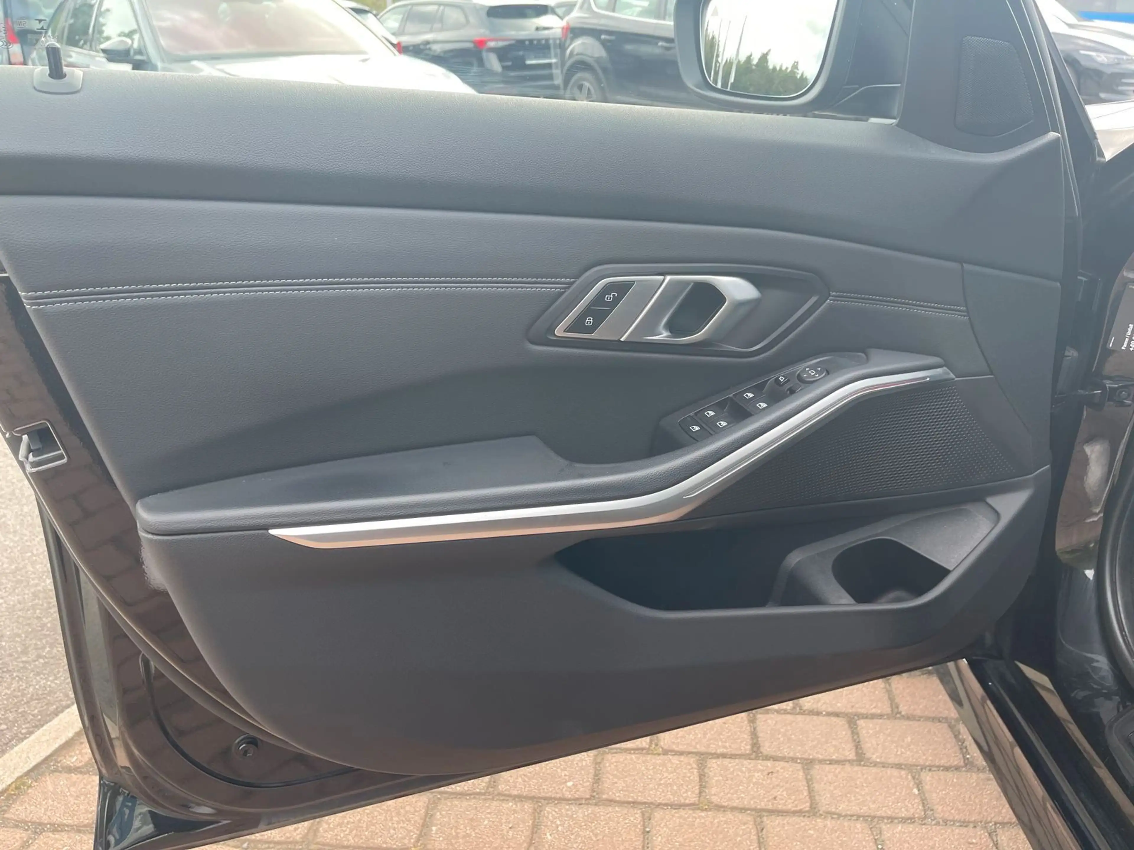 BMW 330 d xDrive Limo Navi+Schiebedach+Sportsitze... — photo 11