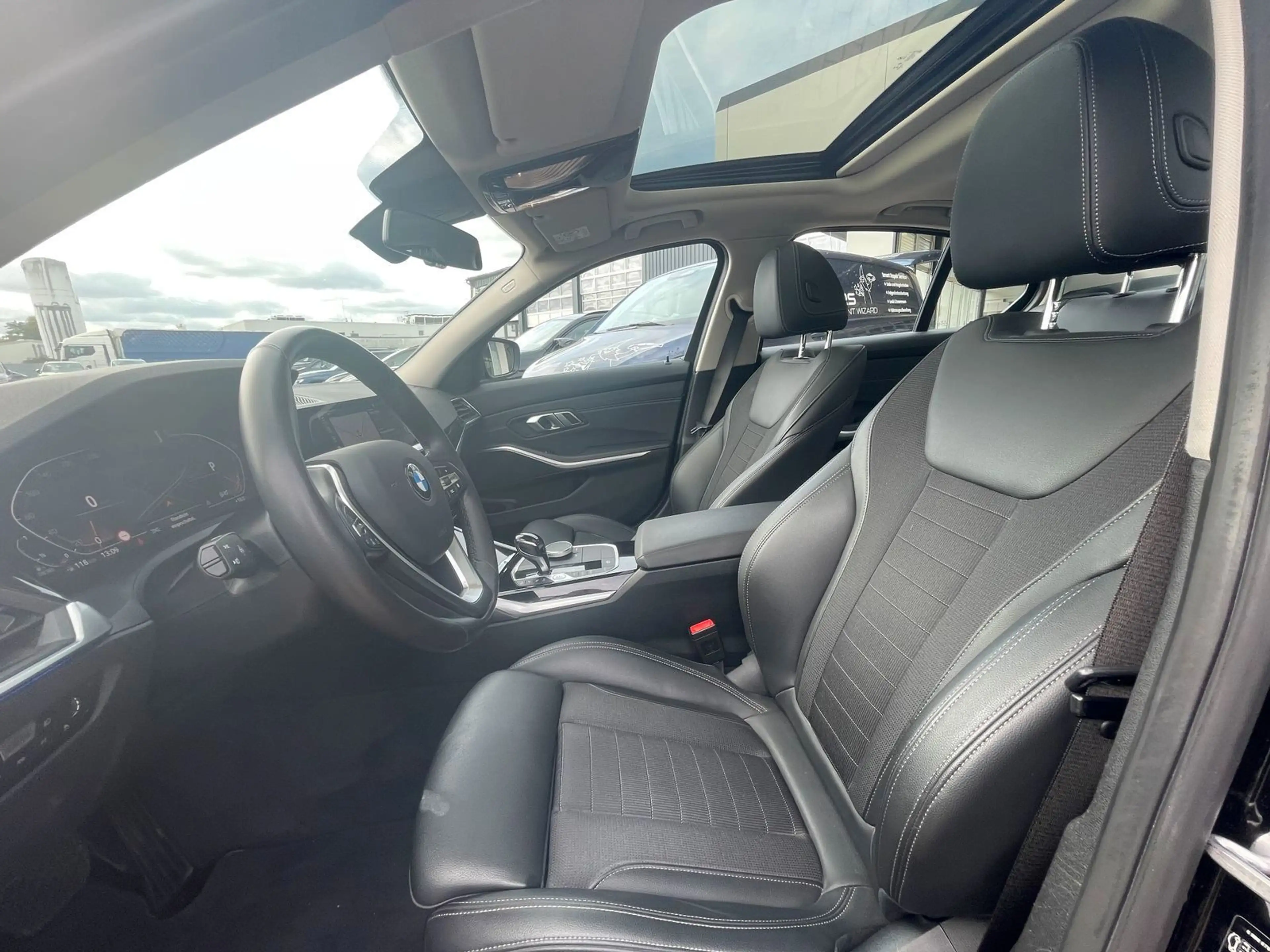 BMW 330 d xDrive Limo Navi+Schiebedach+Sportsitze... — photo 12