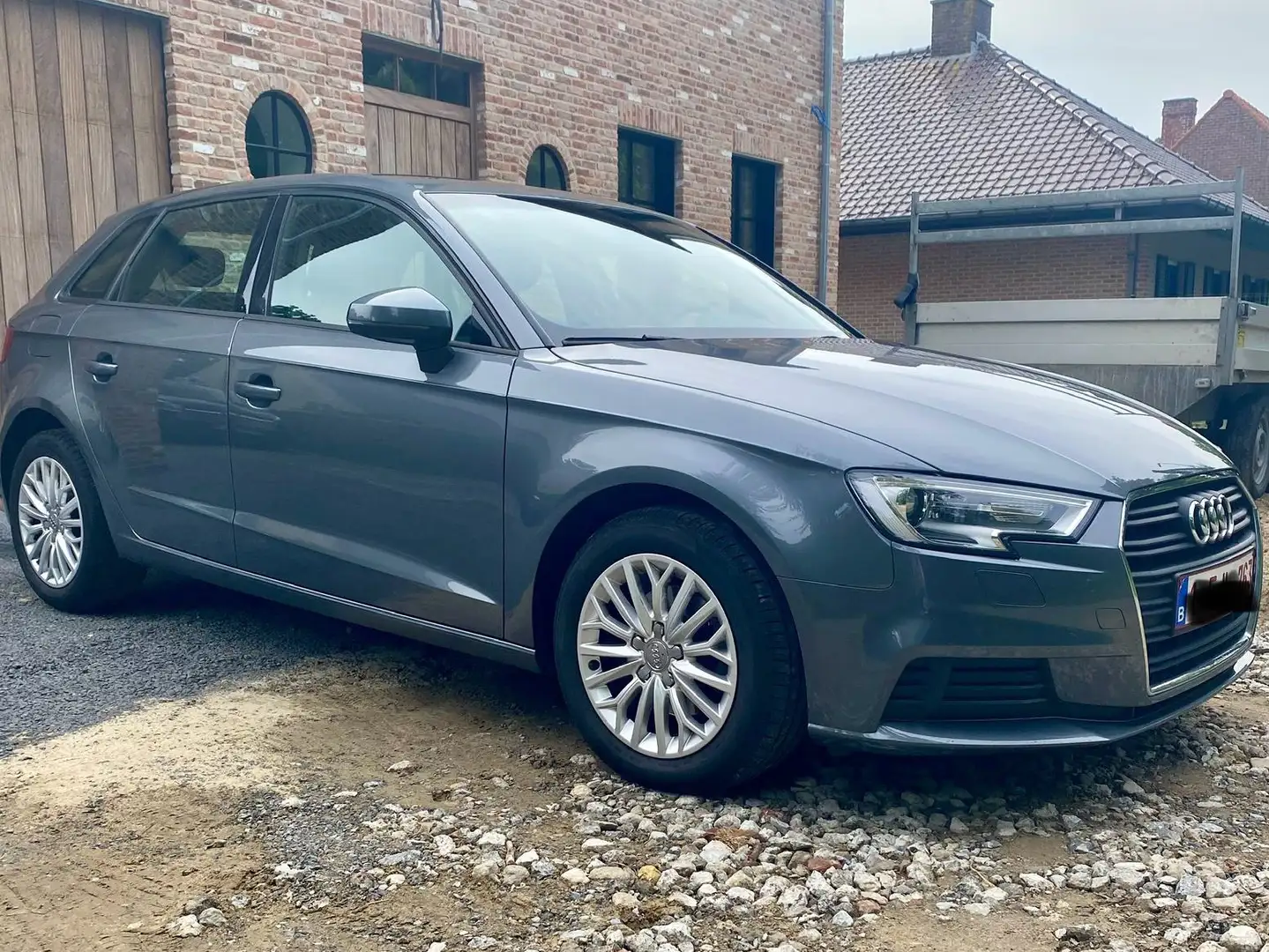 Audi A3 Sportback TDi 1.6 R4 81 M6S Grijs - 2