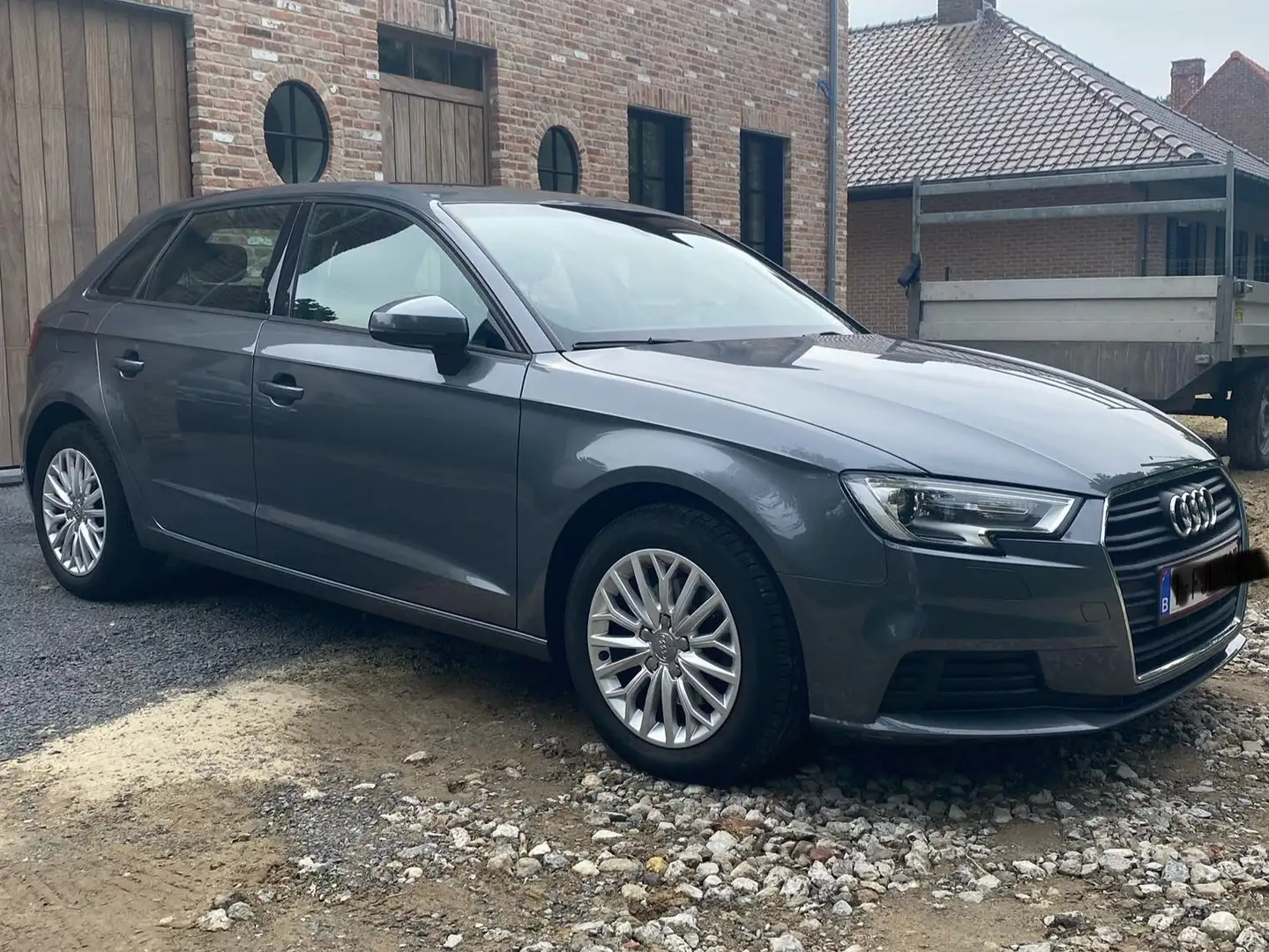 Audi A3 Sportback TDi 1.6 R4 81 M6S Grijs - 1