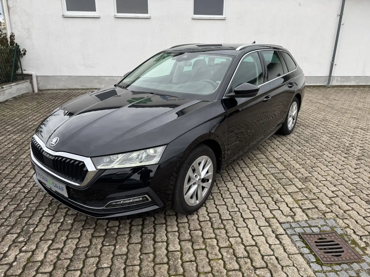 Skoda Octavia Style 2.0 TDI DSG eSITZ KESSY MATRIX NAVI Schwarz - 2