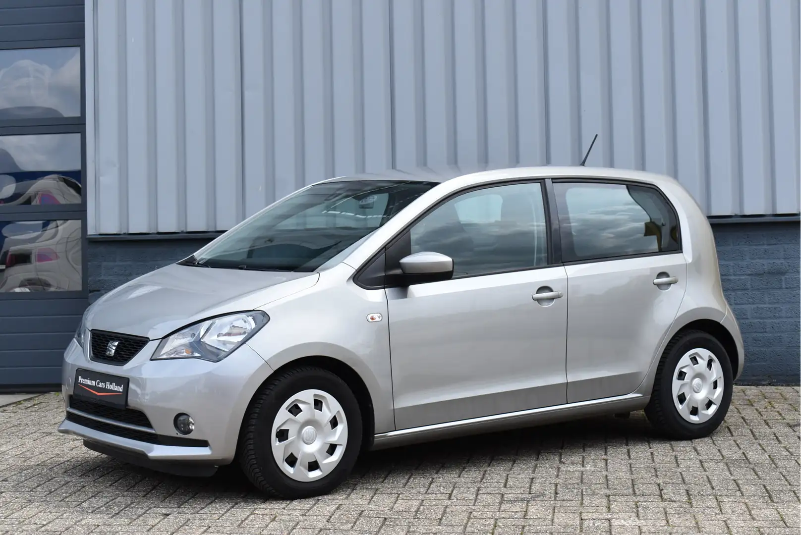 SEAT Mii 1.0 Style Intense NL-Auto 35 Dkm Stoelverwarming P Šedá - 2