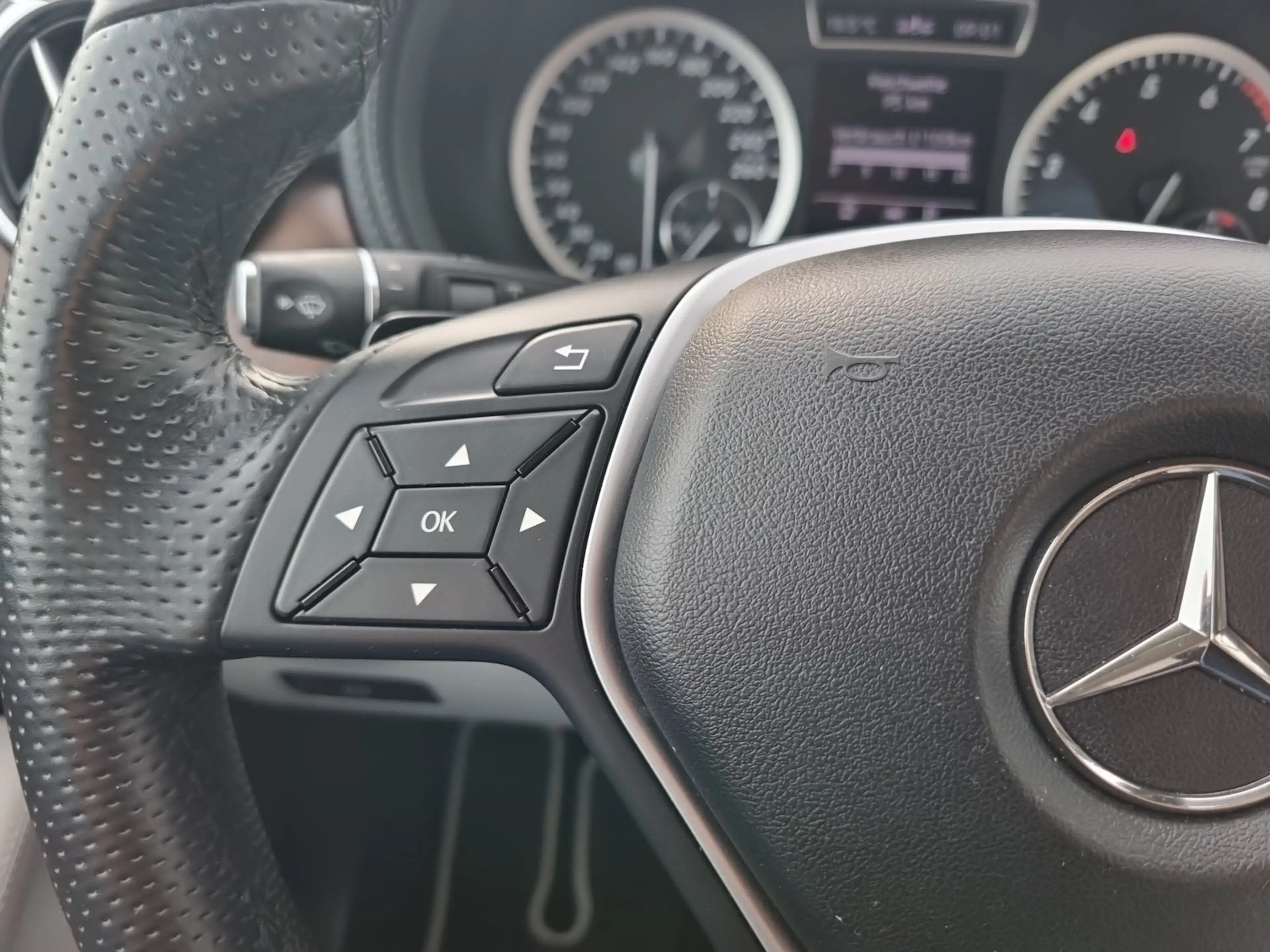 Mercedes-Benz B 200 Automatik BiXenon*Leder*Navi*Kamera*Tempomat — photo 15