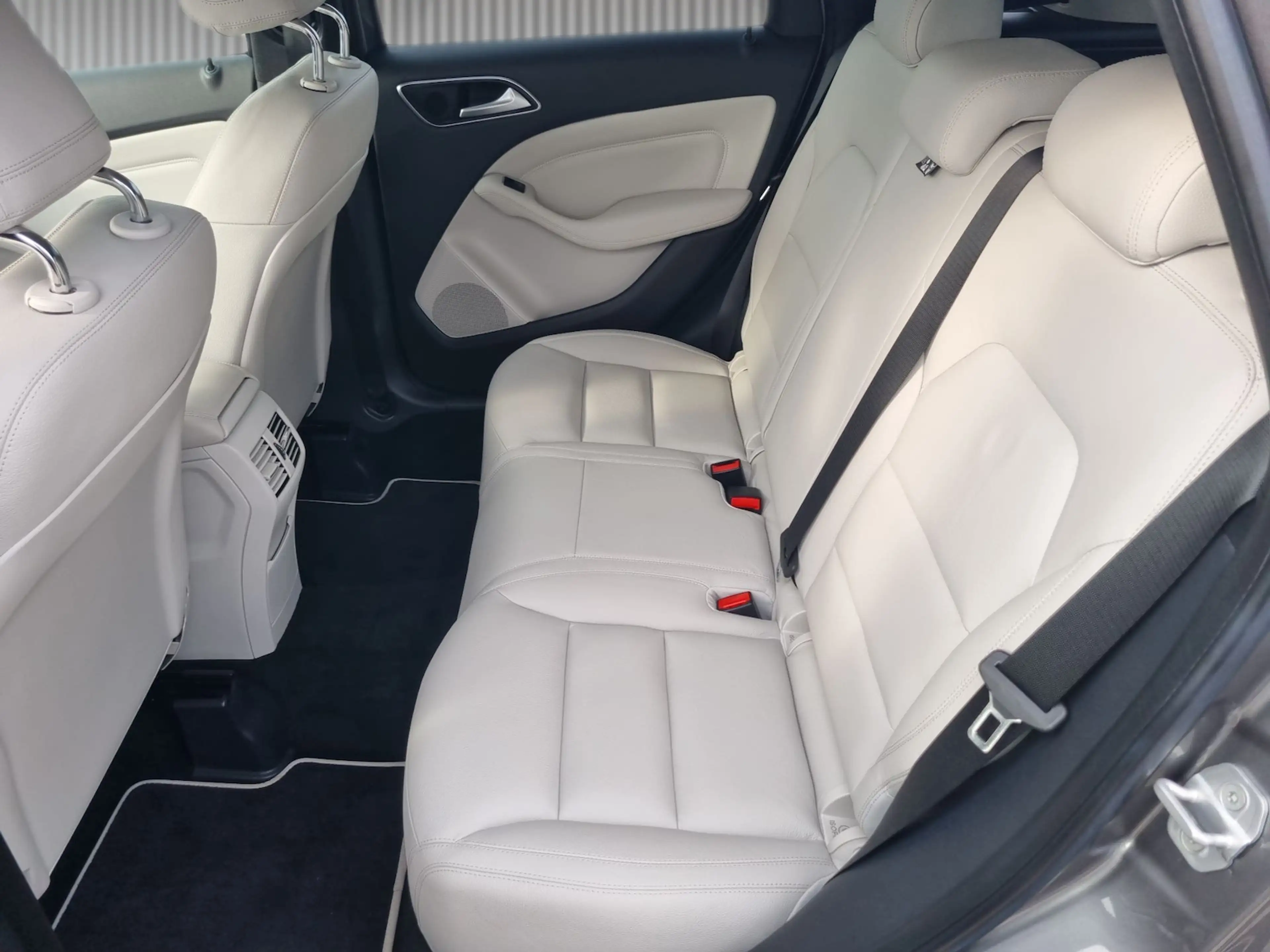 Mercedes-Benz B 200 Automatik BiXenon*Leder*Navi*Kamera*Tempomat — photo 10