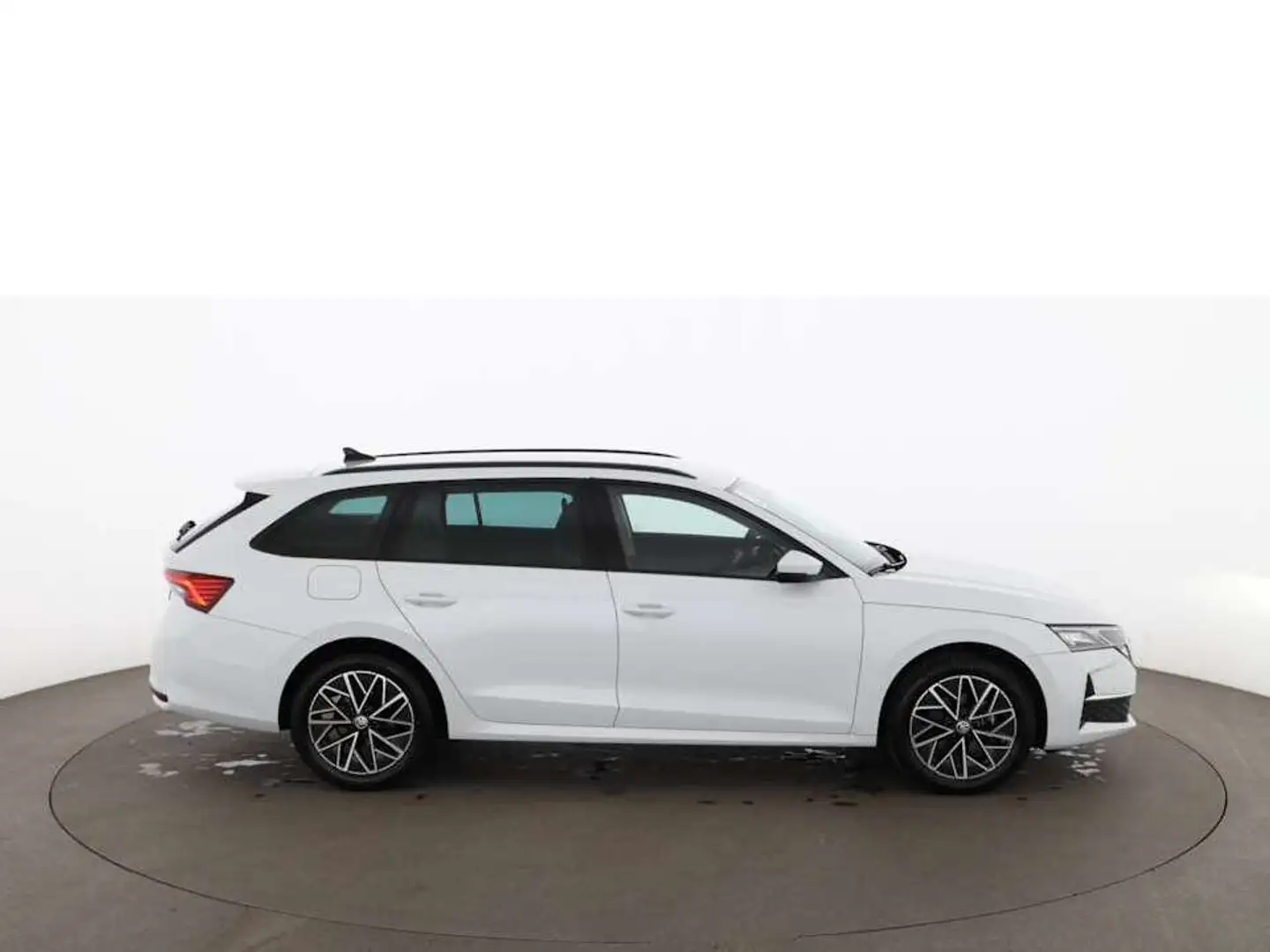 Skoda Octavia Combi 1.5 TSI Selection MATRIX RADAR NAVI Weiß - 2