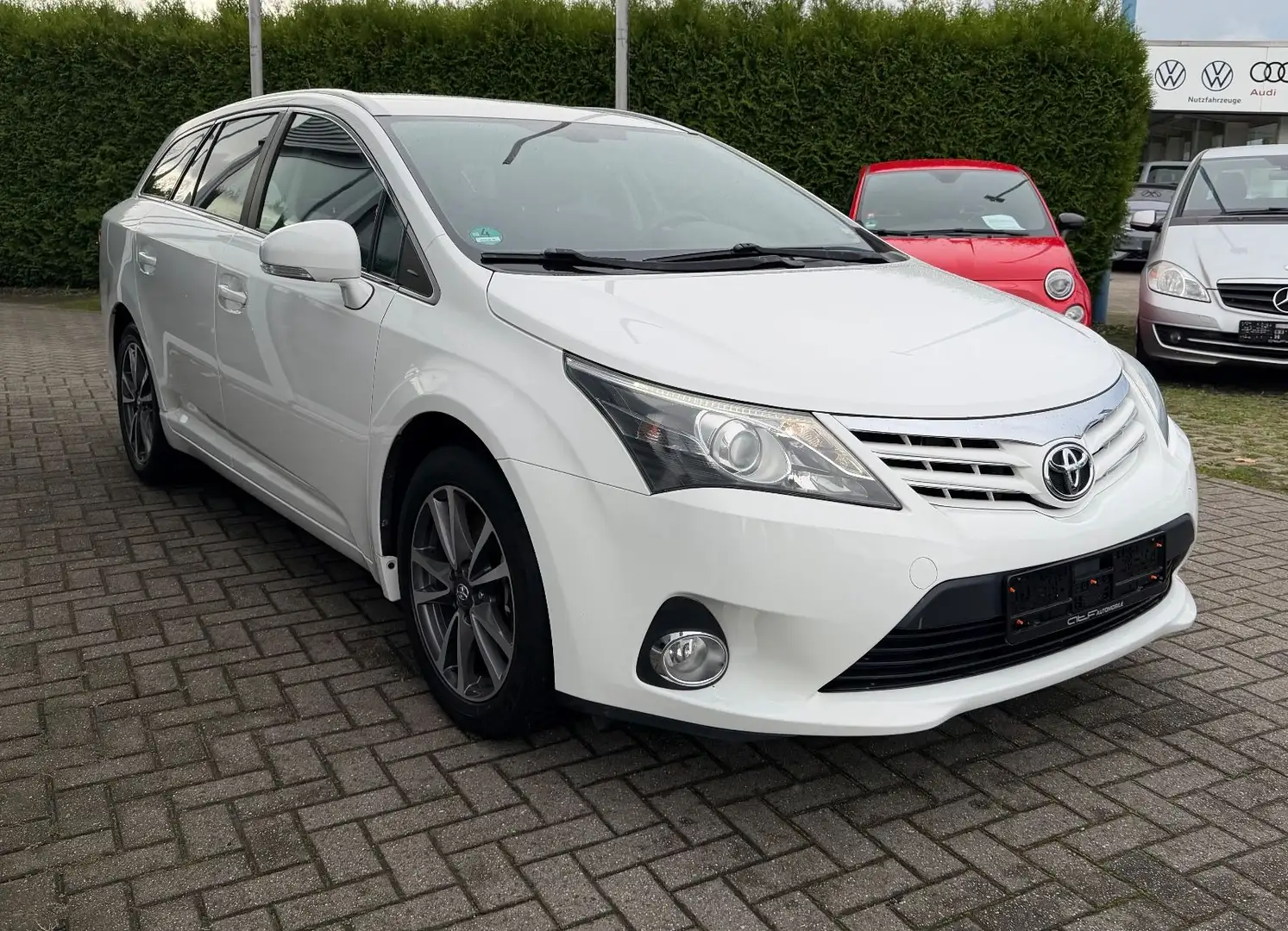 Toyota Avensis Kombi Edition Weiß - 2