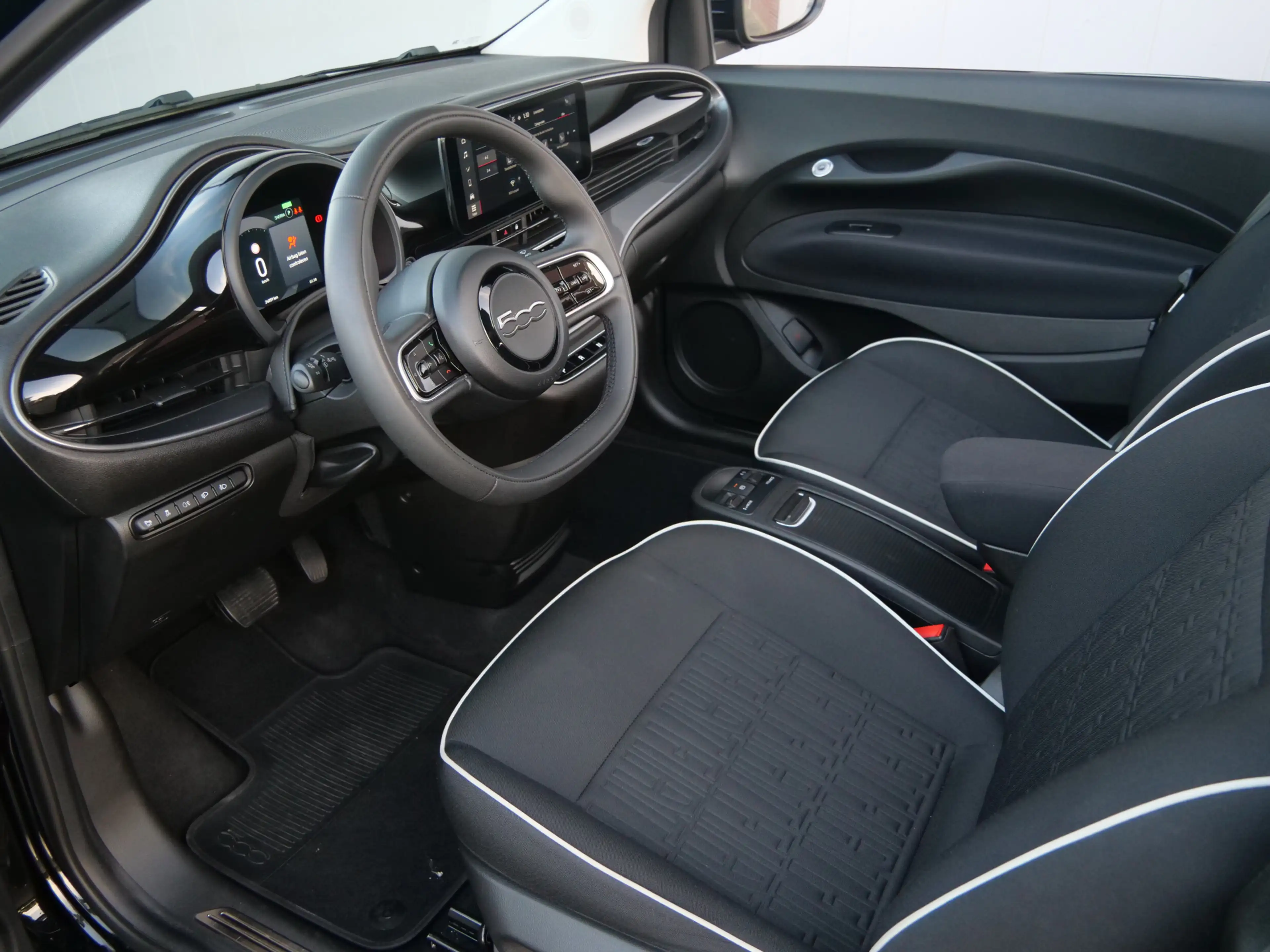 Fiat 500C Urban 42 kWh 119 Pk Automaat DAB / Apple Carplay / — photo 16