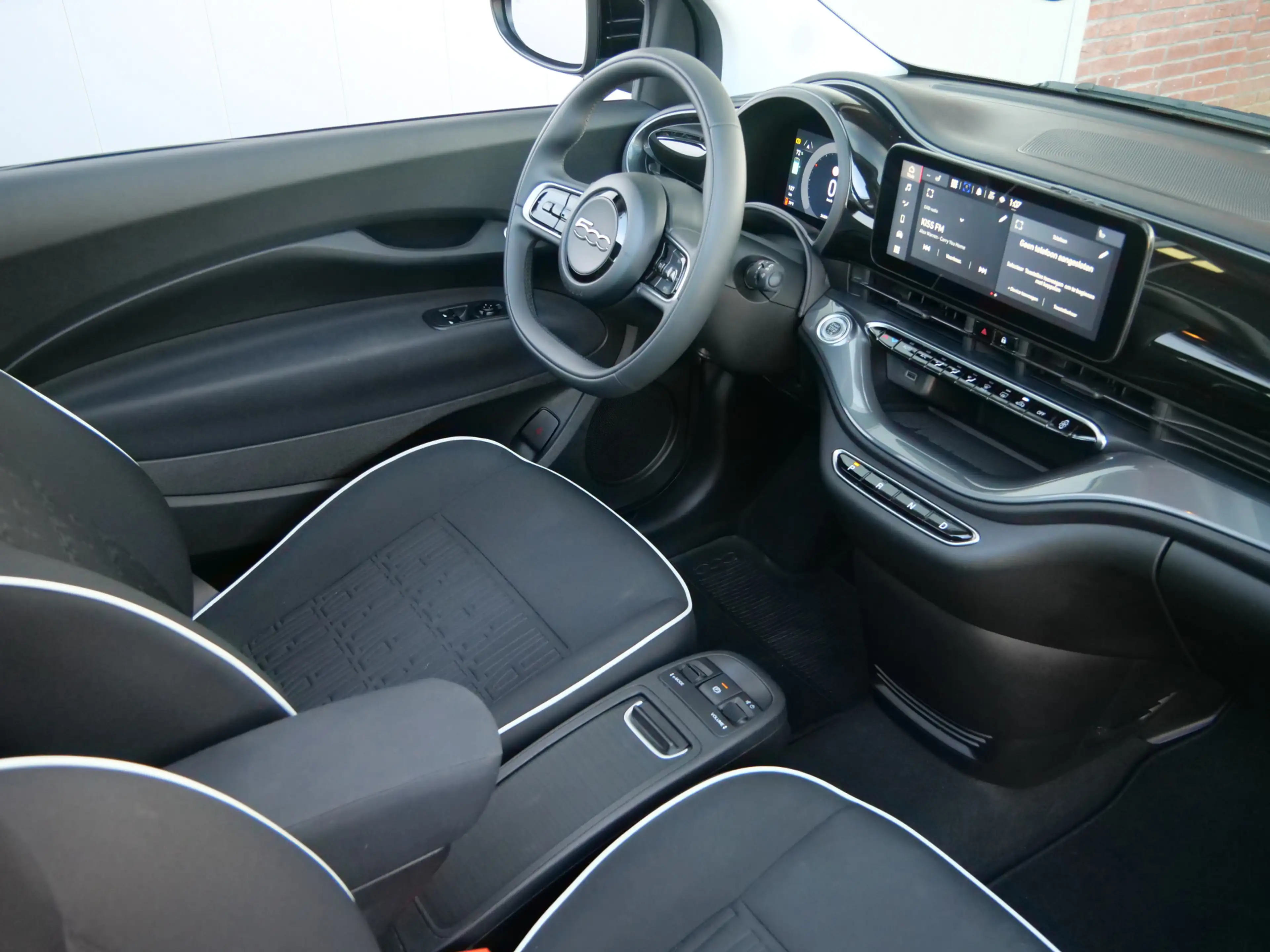 Fiat 500C Urban 42 kWh 119 Pk Automaat DAB / Apple Carplay / — photo 4