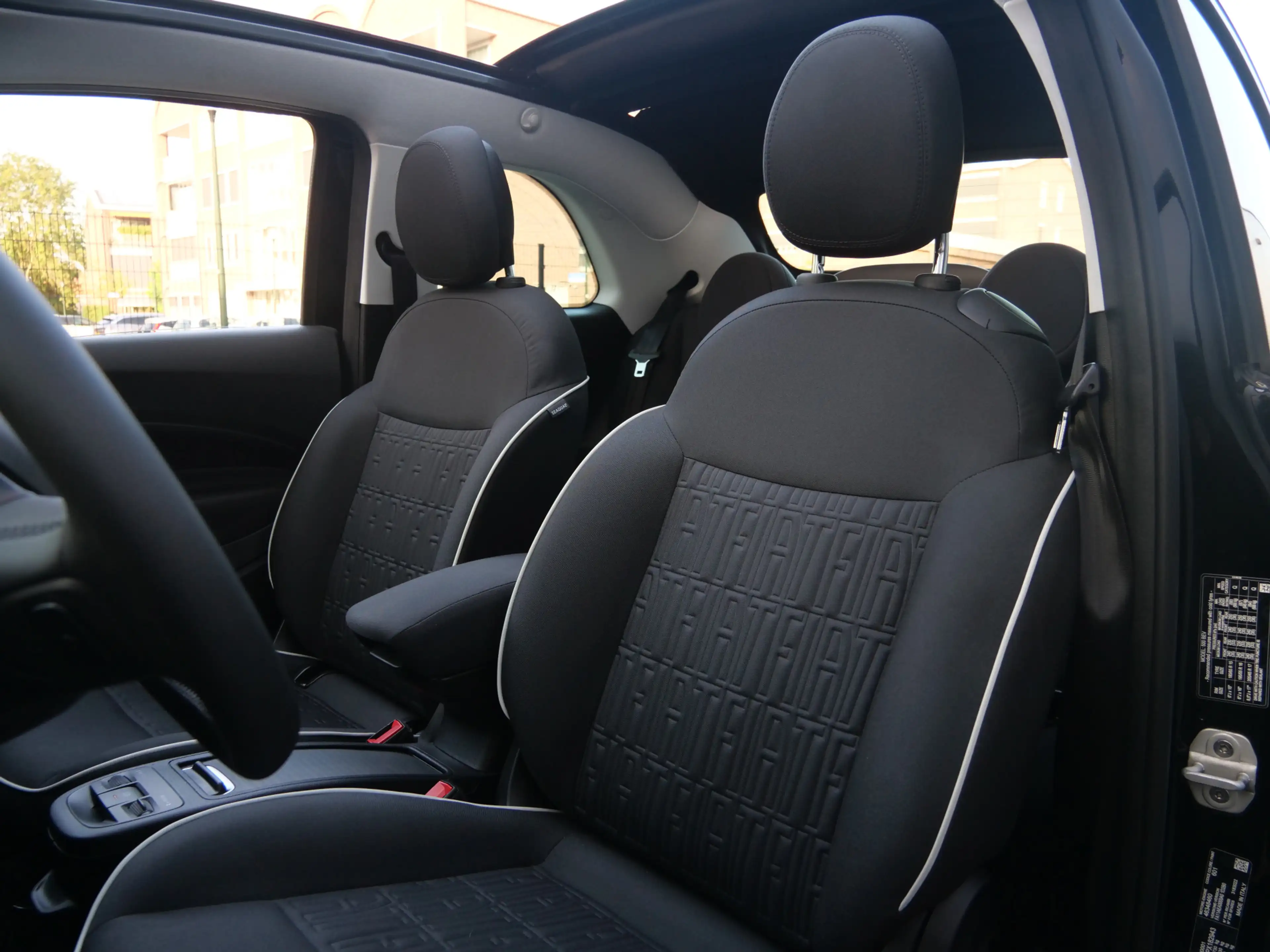 Fiat 500C Urban 42 kWh 119 Pk Automaat DAB / Apple Carplay / — photo 18