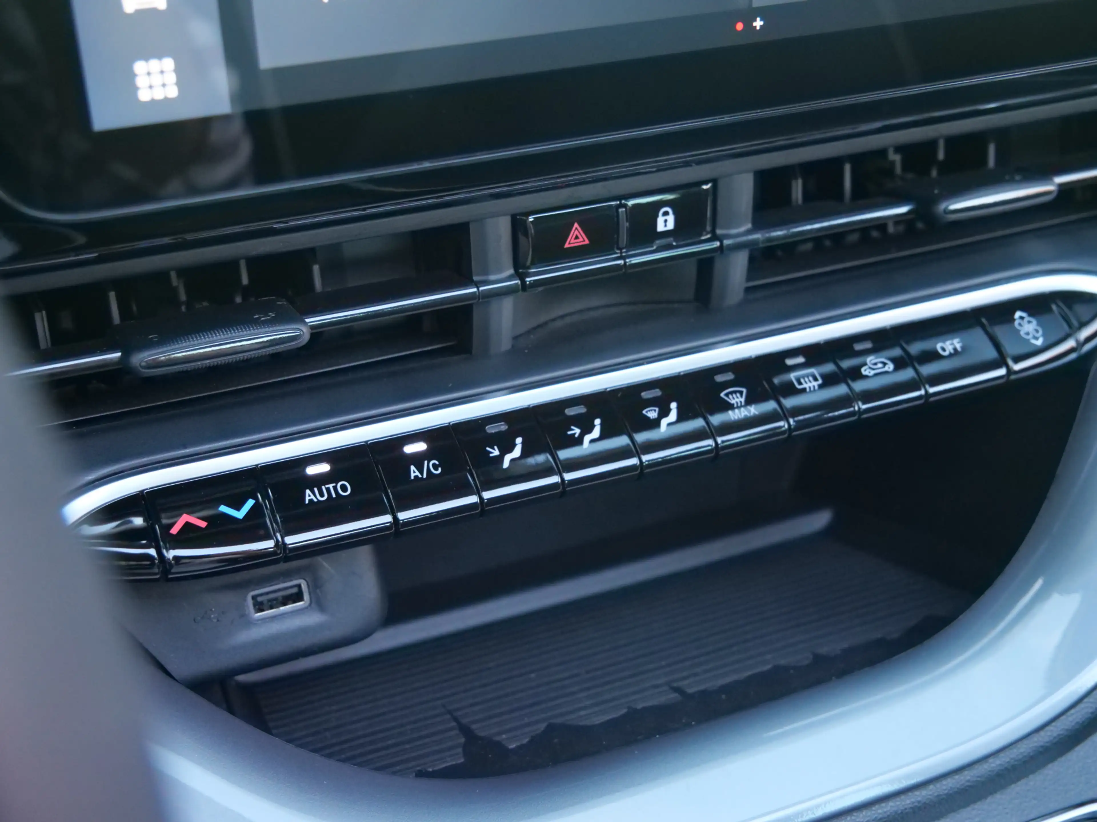 Fiat 500C Urban 42 kWh 119 Pk Automaat DAB / Apple Carplay / — photo 26