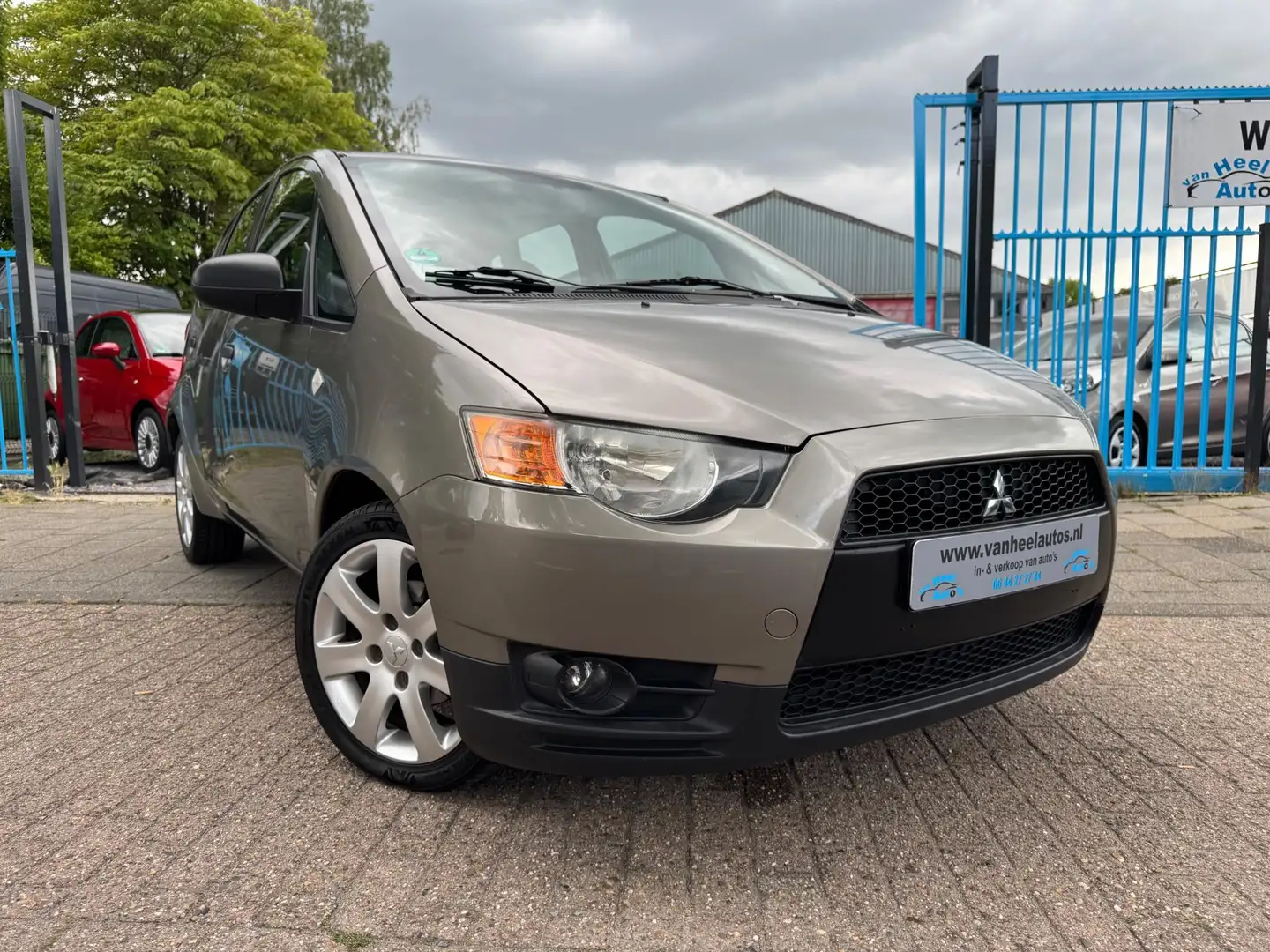 Mitsubishi Colt 1.3 Intro A-C Elek Pakket Lmv 5-Drs Apk 03-2027 Gris - 2