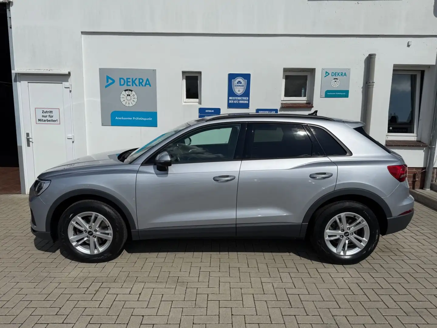 Audi Q3 35 TDI quattro Silber - 2