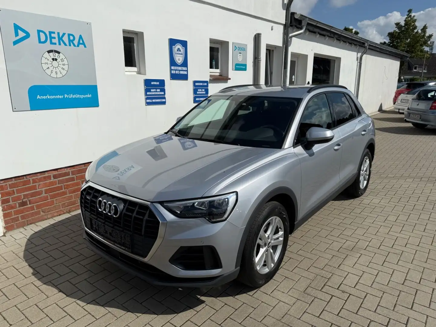 Audi Q3 35 TDI quattro Silber - 1