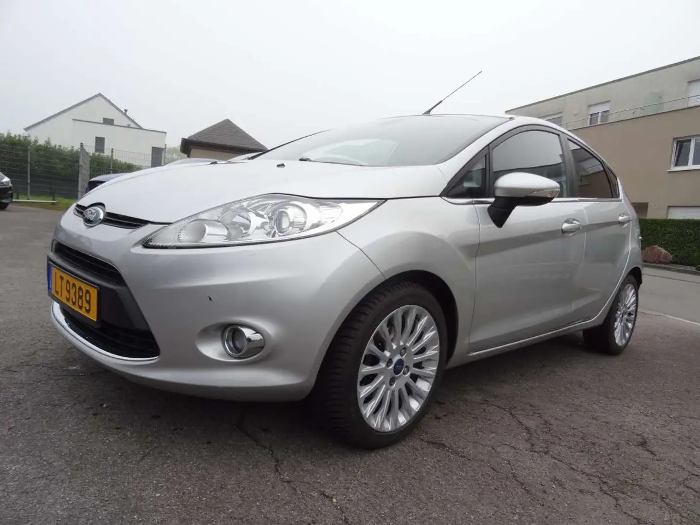 Ford Fiesta 1.2 TITANIUM Gris - 1