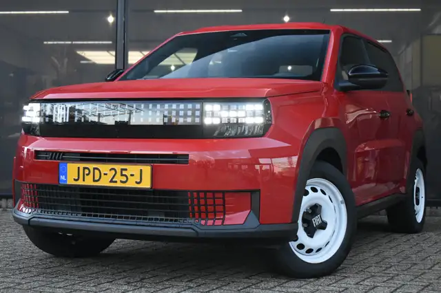 Fiat Grande Panda RED 11kW 44 kWh DEMO-DEAL! | Navigatie by App | Pa