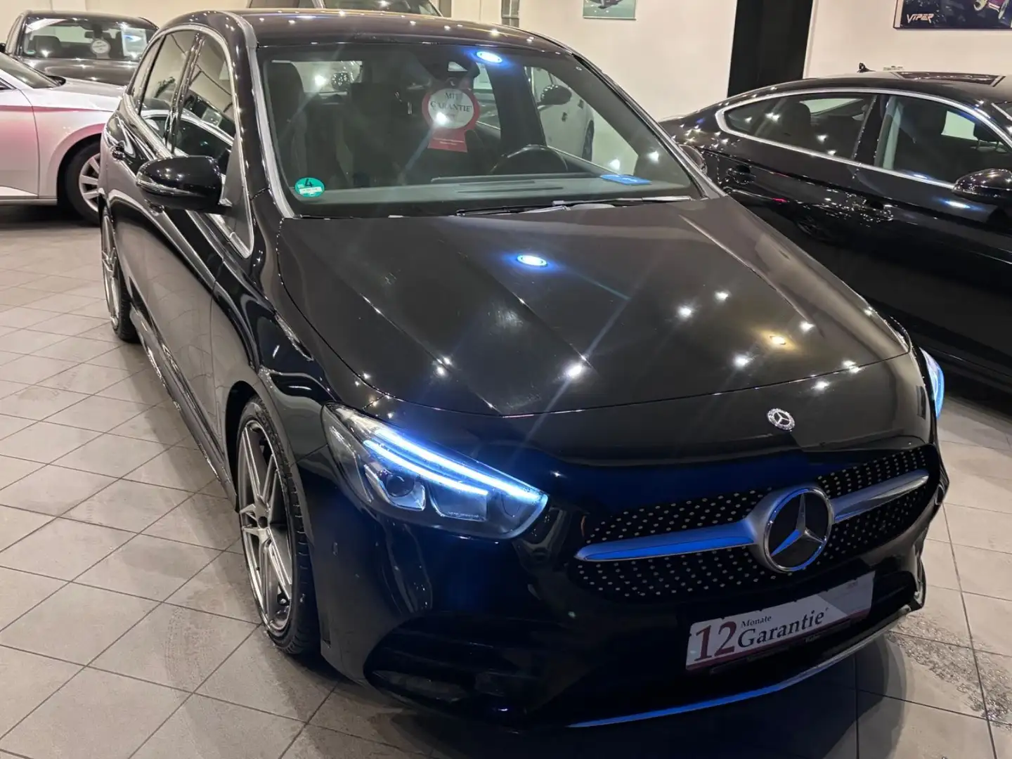 Mercedes-Benz B 180 AMG Line Navi  Rentner Fahrzeug Schwarz - 2