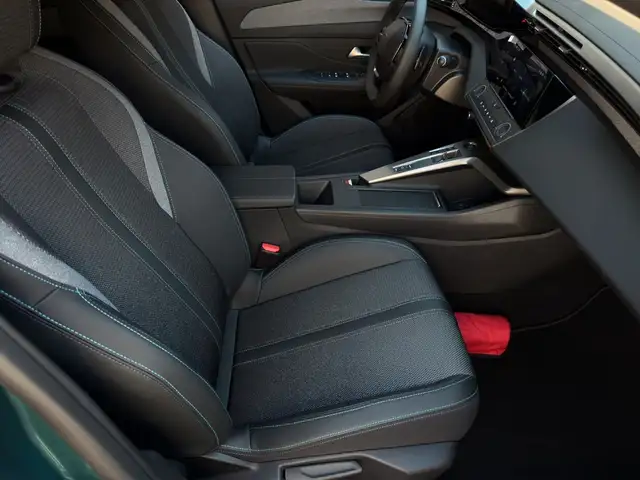 Peugeot 308 view 12