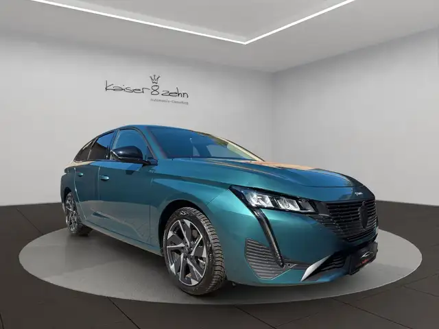 Peugeot 308 view 3