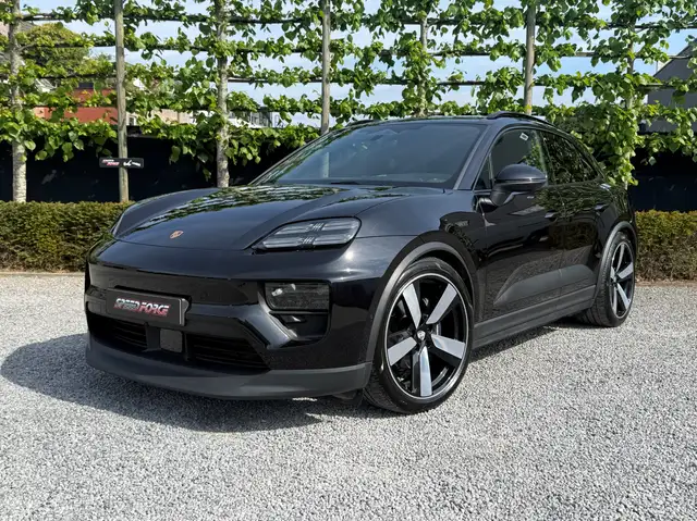 Porsche Macan 4 EV | 22" | Panodak | BOSE | Head-Up Display | Porsche Innodrive | Matrix LED | 360 Camera