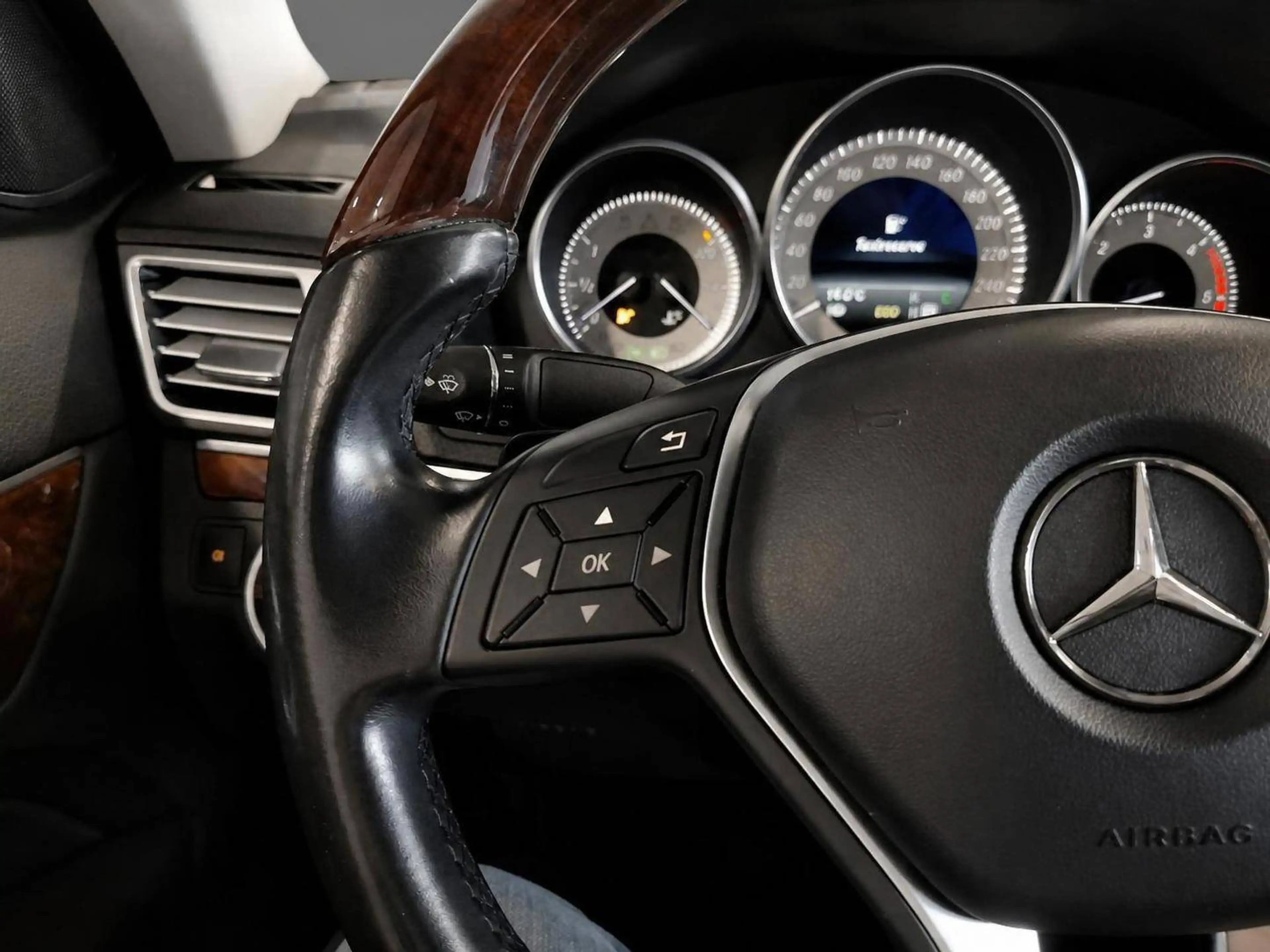 Mercedes-Benz E 350 E 350 Coupe BlueTEC/d*LED+Pano+SHgpfl+TMP+Kamera — photo 10