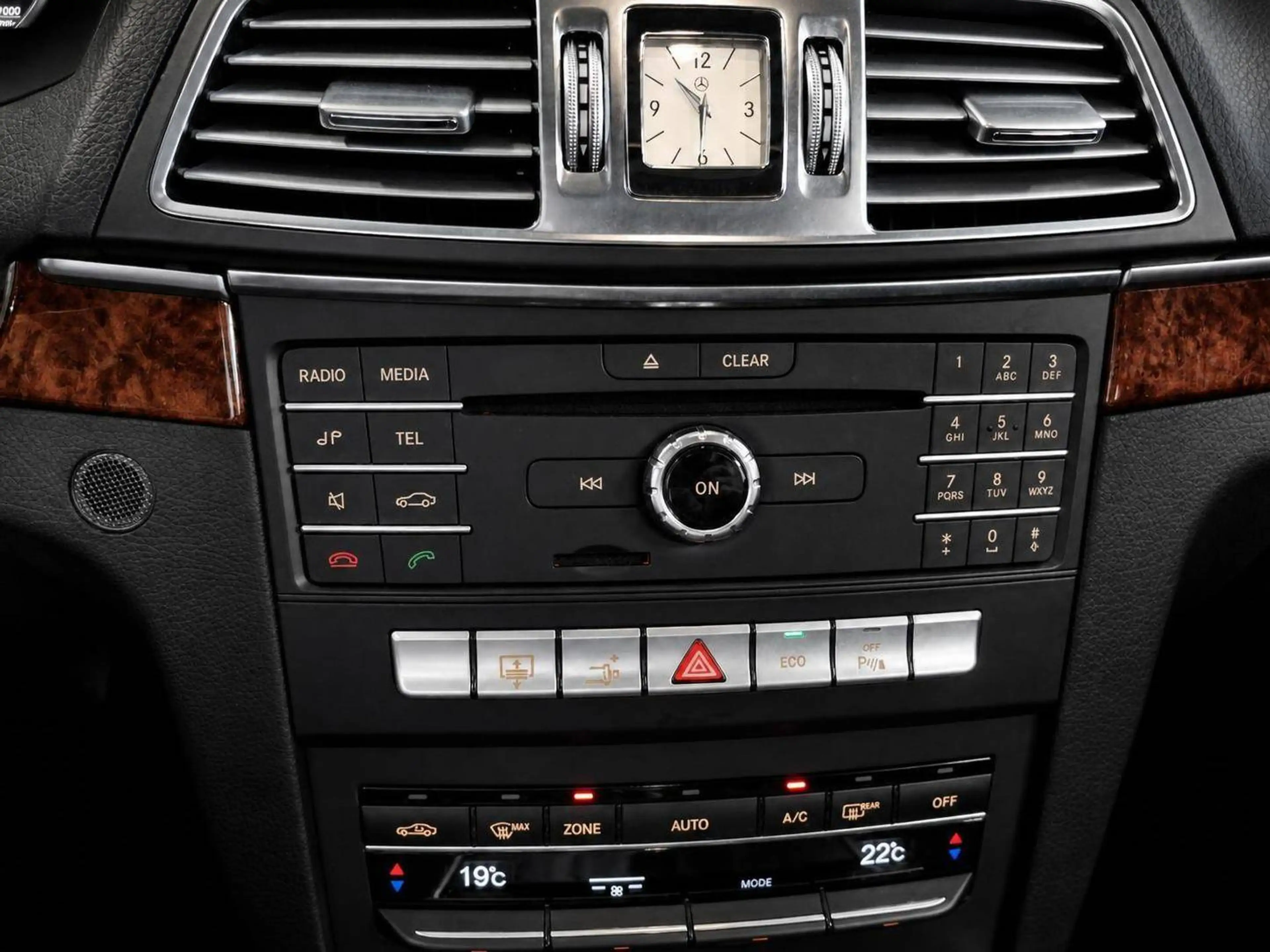 Mercedes-Benz E 350 E 350 Coupe BlueTEC/d*LED+Pano+SHgpfl+TMP+Kamera — photo 14