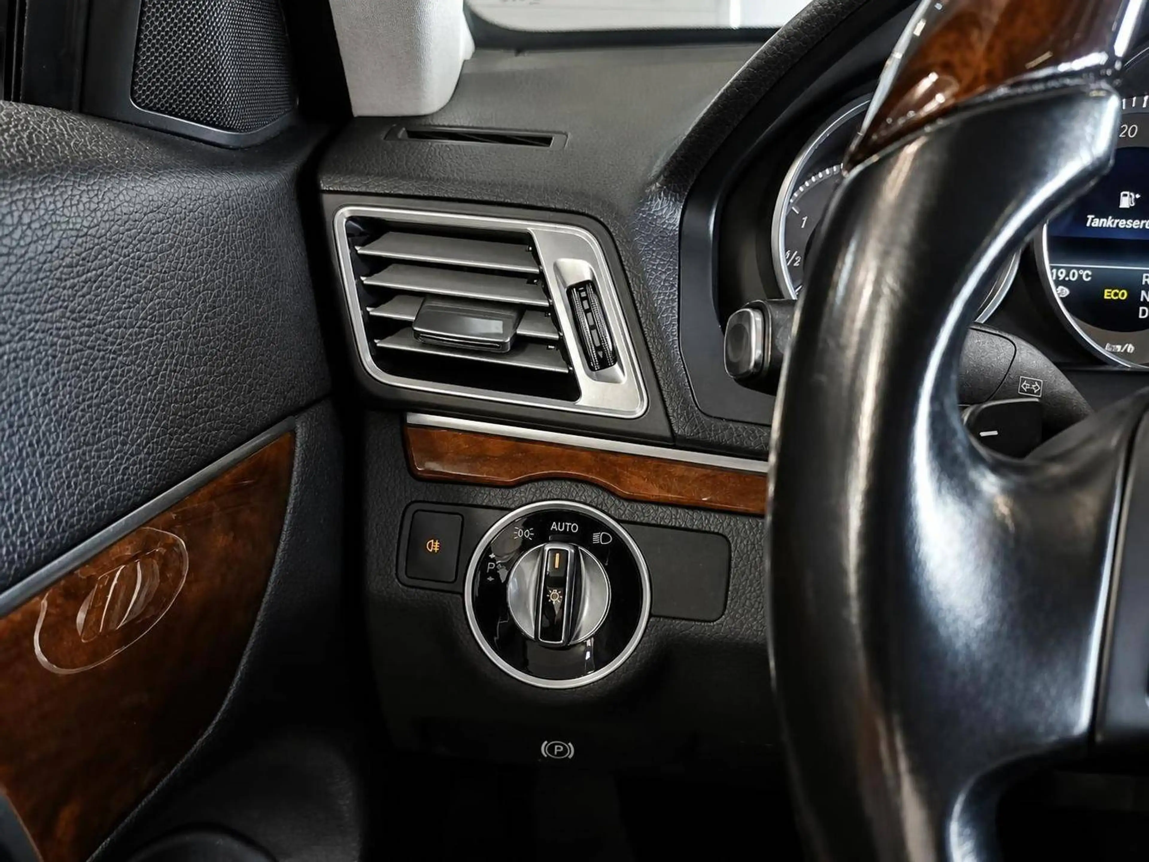 Mercedes-Benz E 350 E 350 Coupe BlueTEC/d*LED+Pano+SHgpfl+TMP+Kamera — photo 9