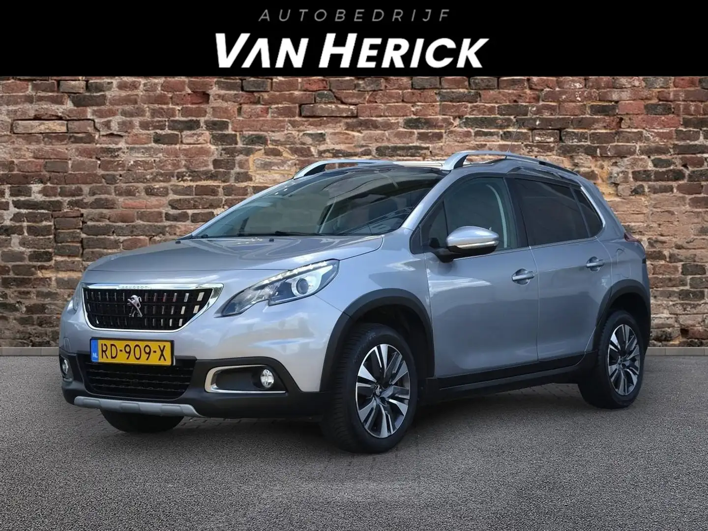 Peugeot 2008 1.2 PureTech Allure 110pk | Trekhaak | Cruise | Pa Grijs - 1