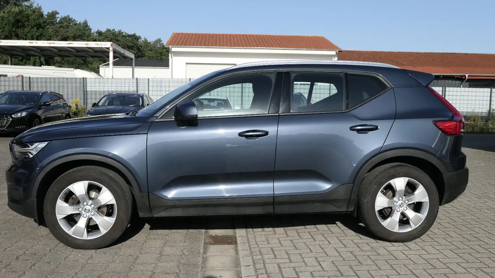 Volvo XC40 Momentum Pro PDC/el.Heckklappe/LED/1 Hand Blau - 2