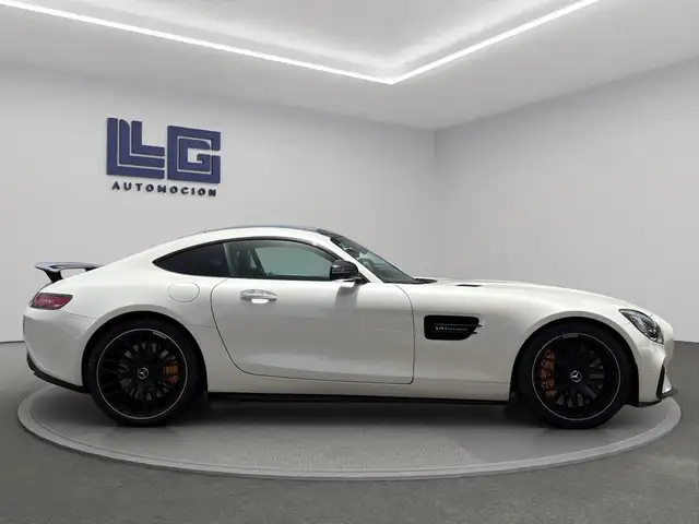Mercedes-Benz AMG GT view 5