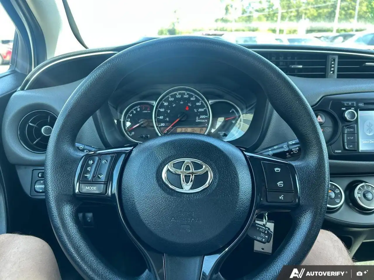 Toyota Yaris снимка Toyota Yaris