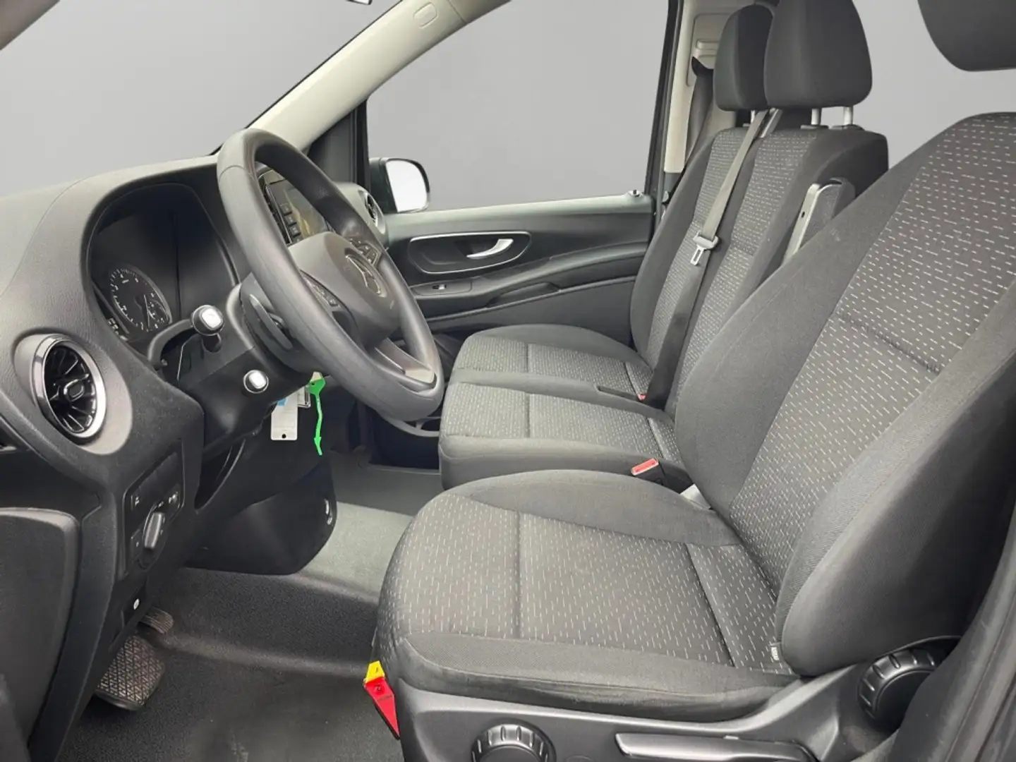 Mercedes-Benz Vito Familiar Automático de 5 Puertas Gris - 2