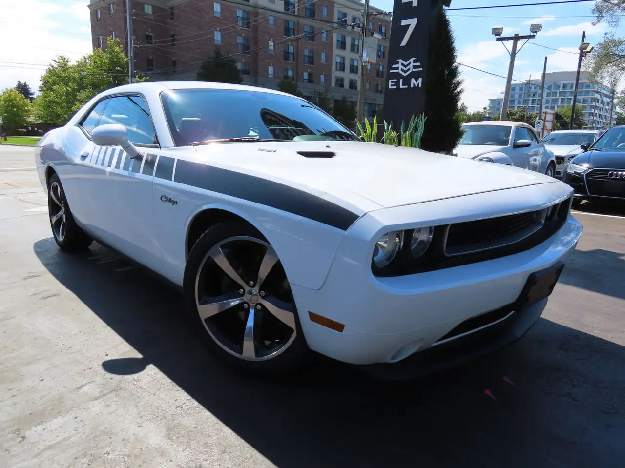 Dodge Challenger снимка Dodge Challenger