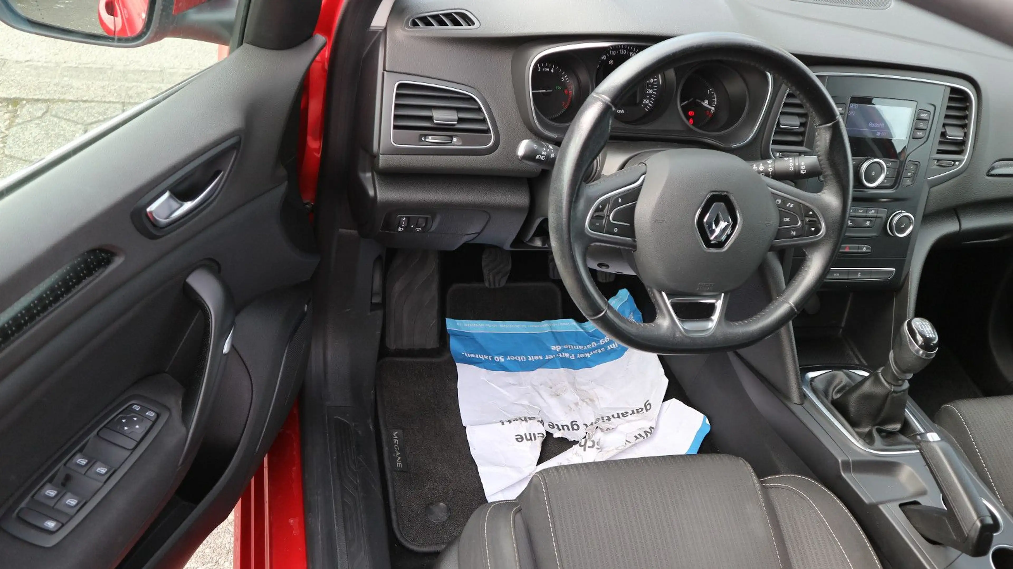 Renault Megane IV Grandtour Experience — photo 11