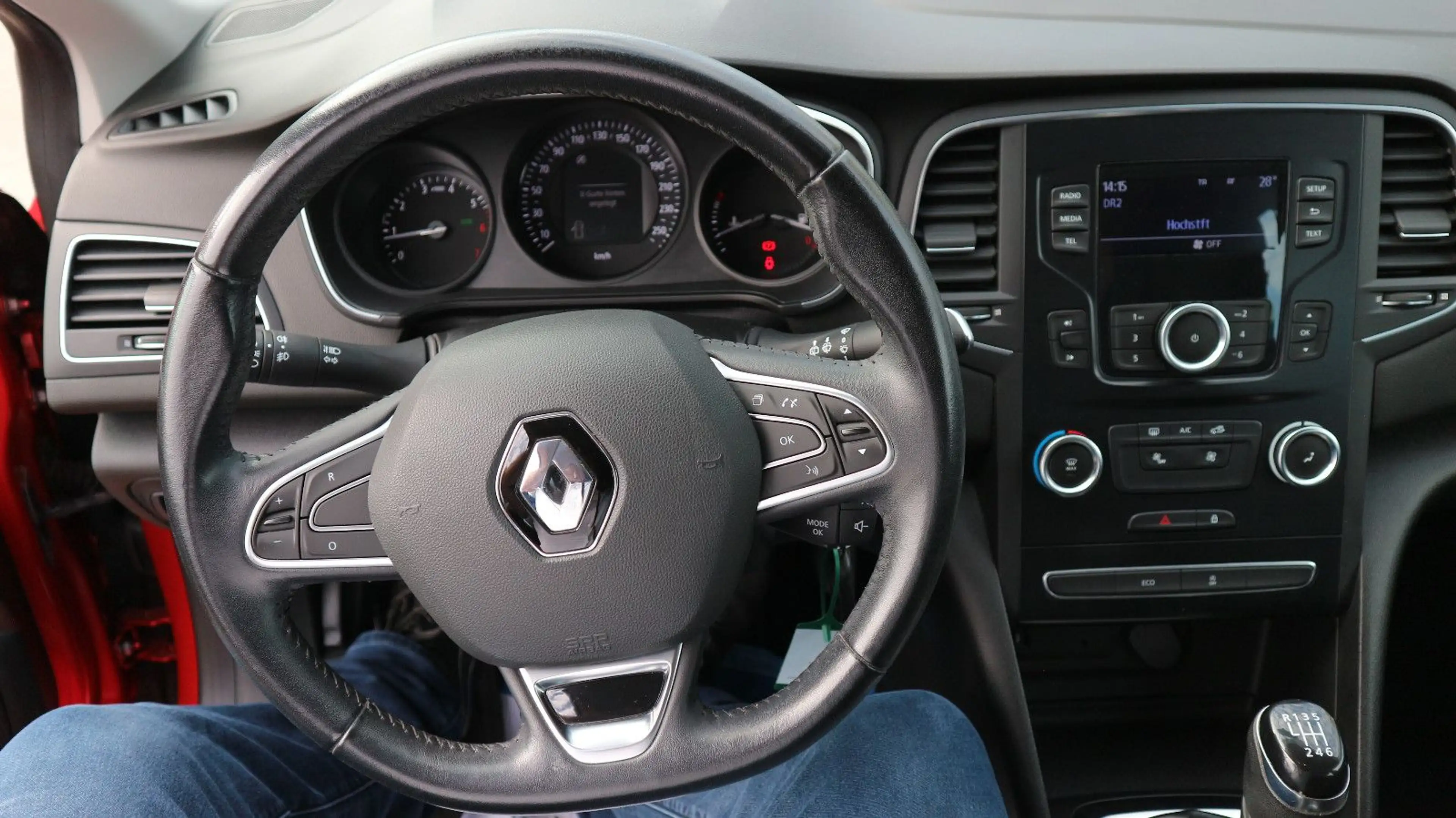 Renault Megane IV Grandtour Experience — photo 10