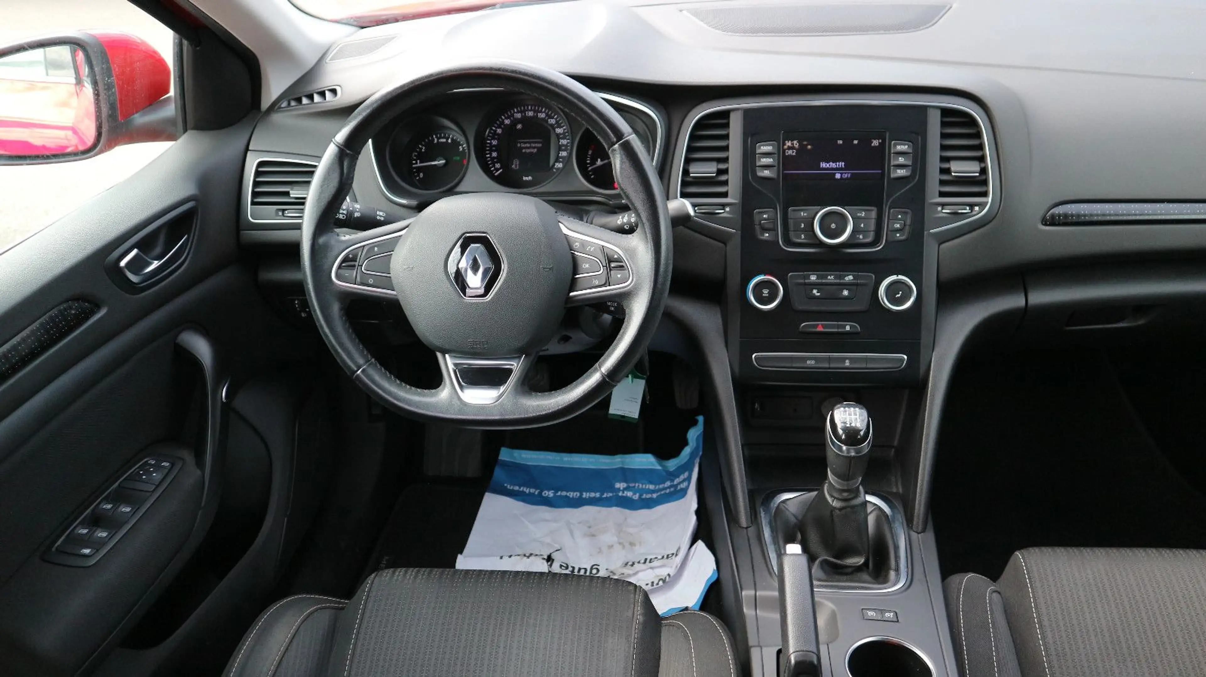 Renault Megane IV Grandtour Experience — photo 9
