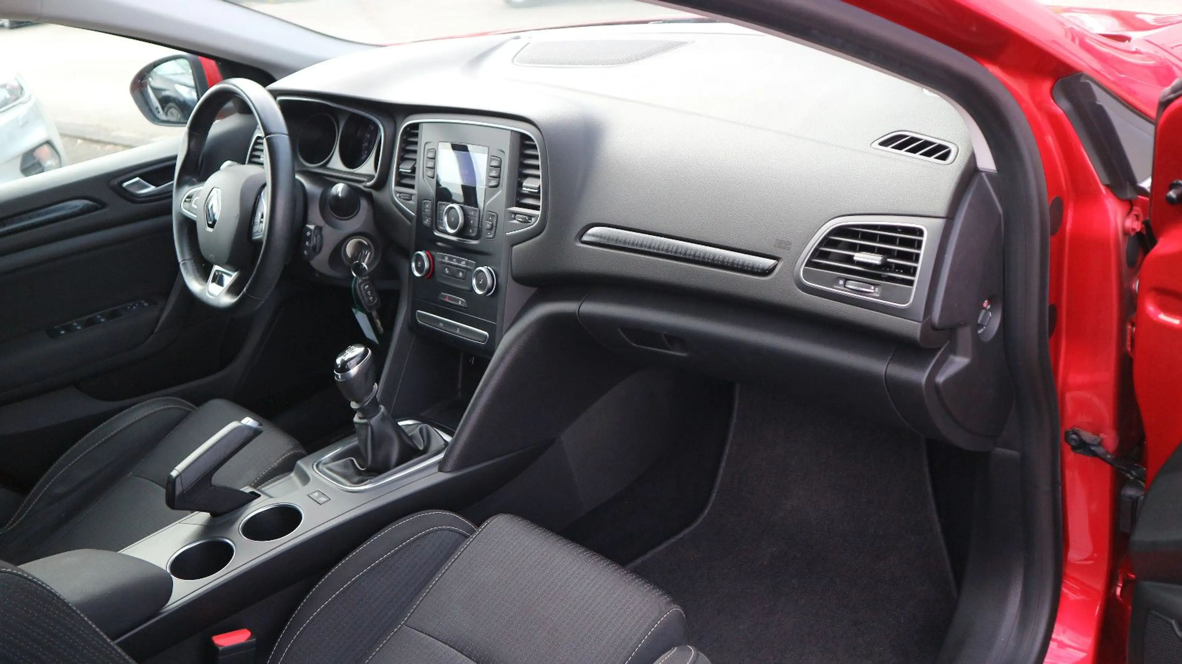 Renault Megane IV Grandtour Experience — photo 14