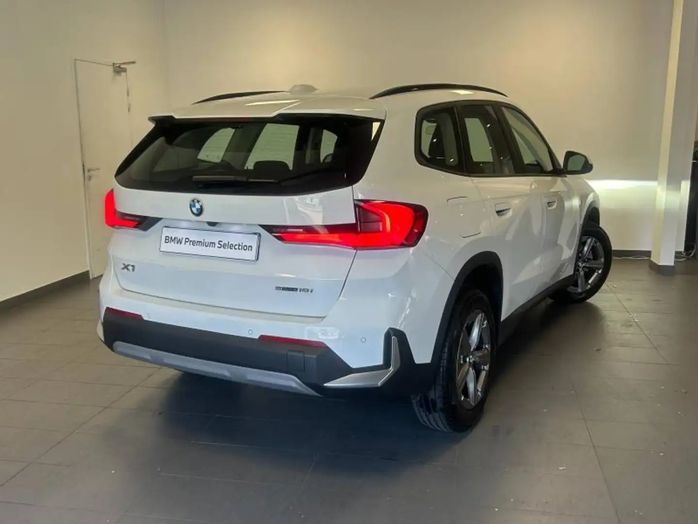 BMW X1 sDrive18i 136ch Blanc - 2