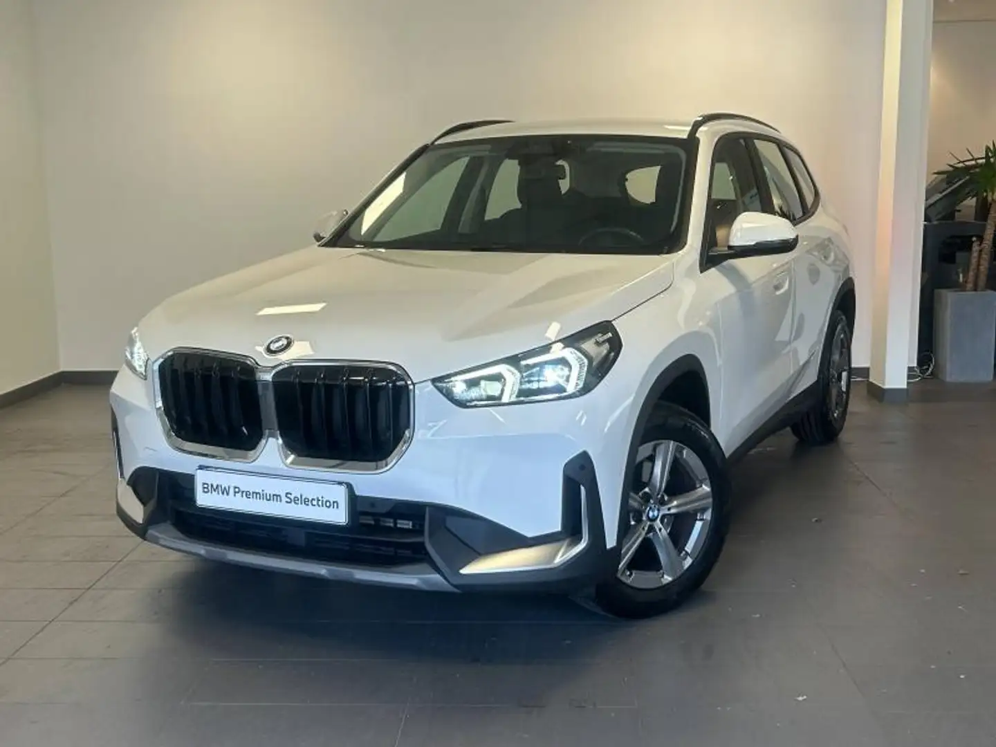 BMW X1 sDrive18i 136ch Blanc - 1