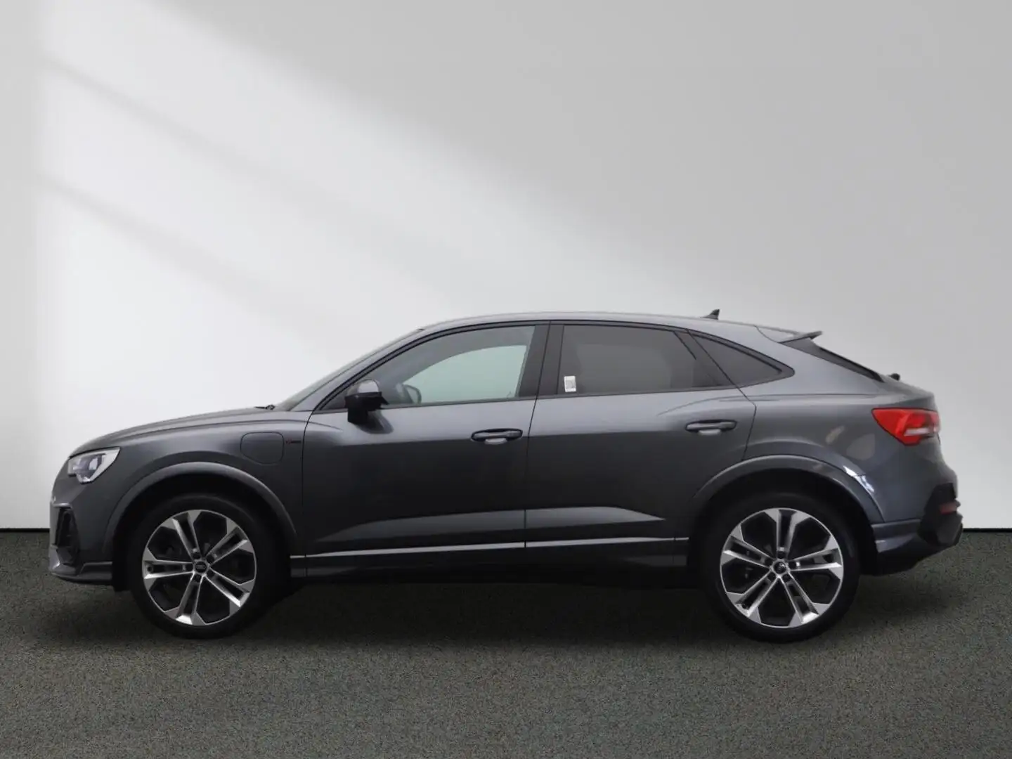 Audi Q3 Sportback 45 TFSI e S Line S tronic MMI RFK Gris - 2