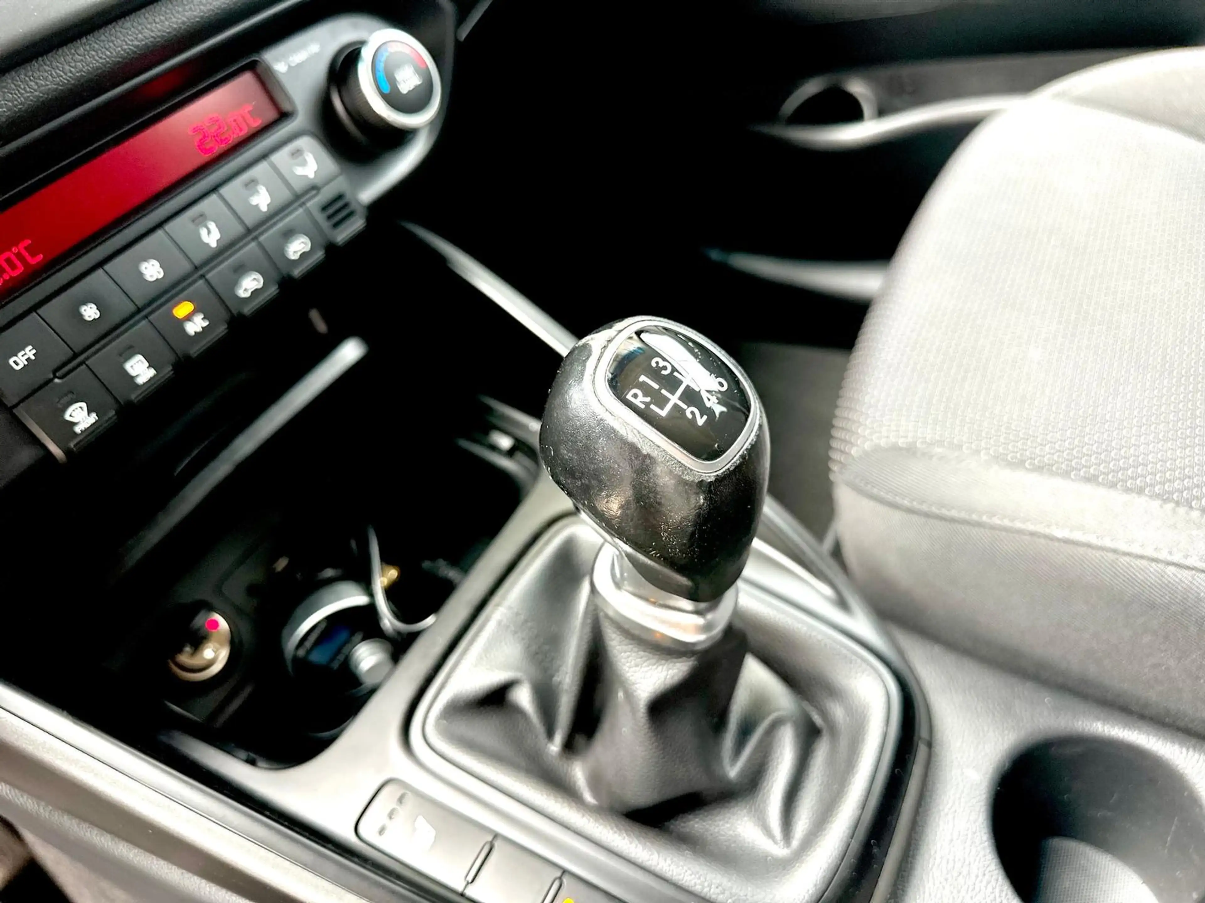Kia Carens 1.6 GDI KAT Navi Kamera Garantie — photo 20