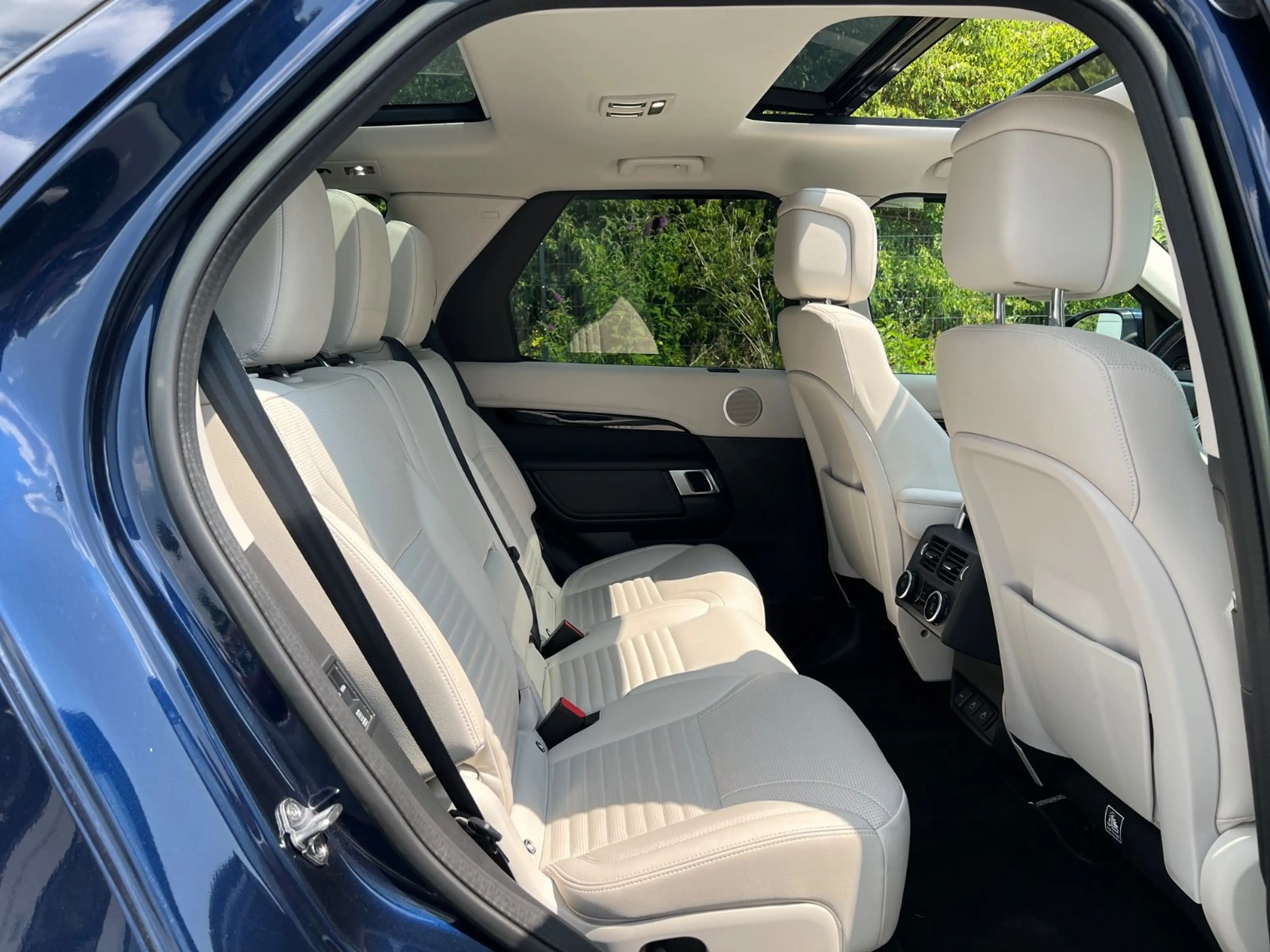 Land Rover Discovery 5 SE D300 AWD*7/SITZE*PANOAMA*LED*AHK* — photo 30