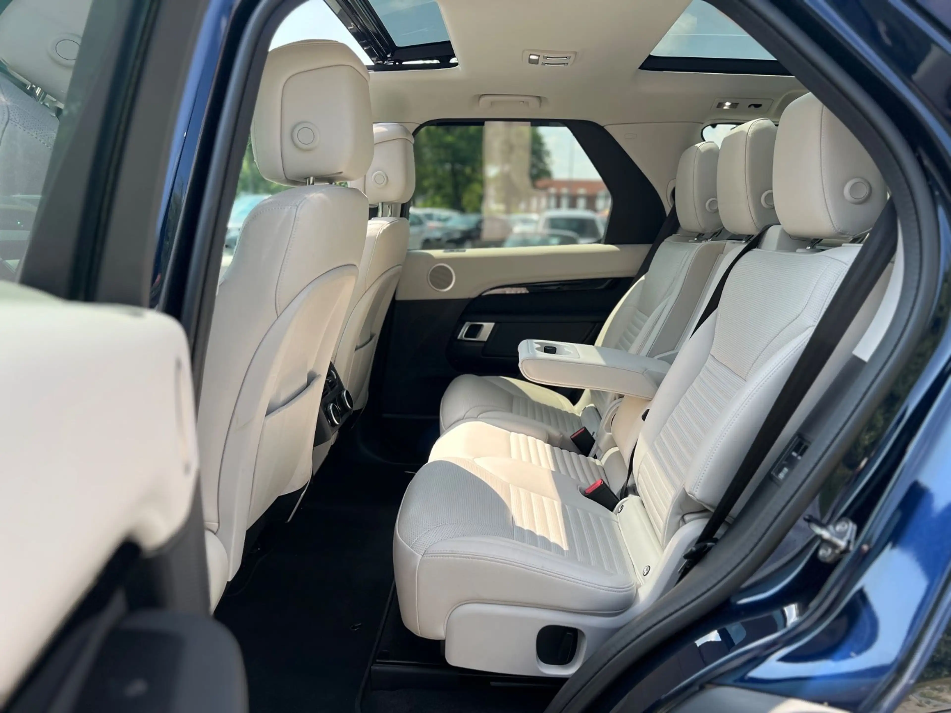 Land Rover Discovery 5 SE D300 AWD*7/SITZE*PANOAMA*LED*AHK* — photo 31